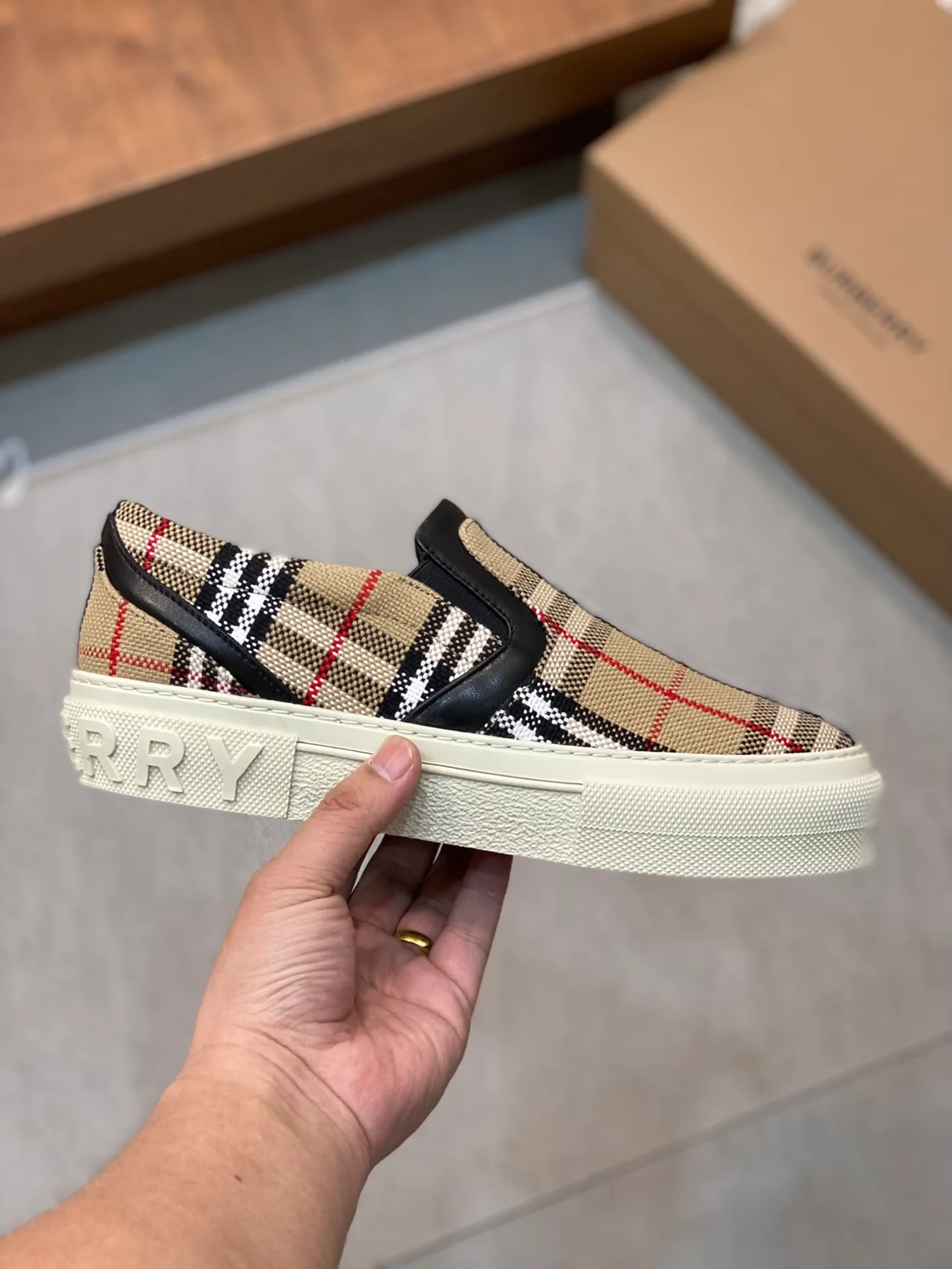 버버리 빈티지 체크 스니커즈 슬립온