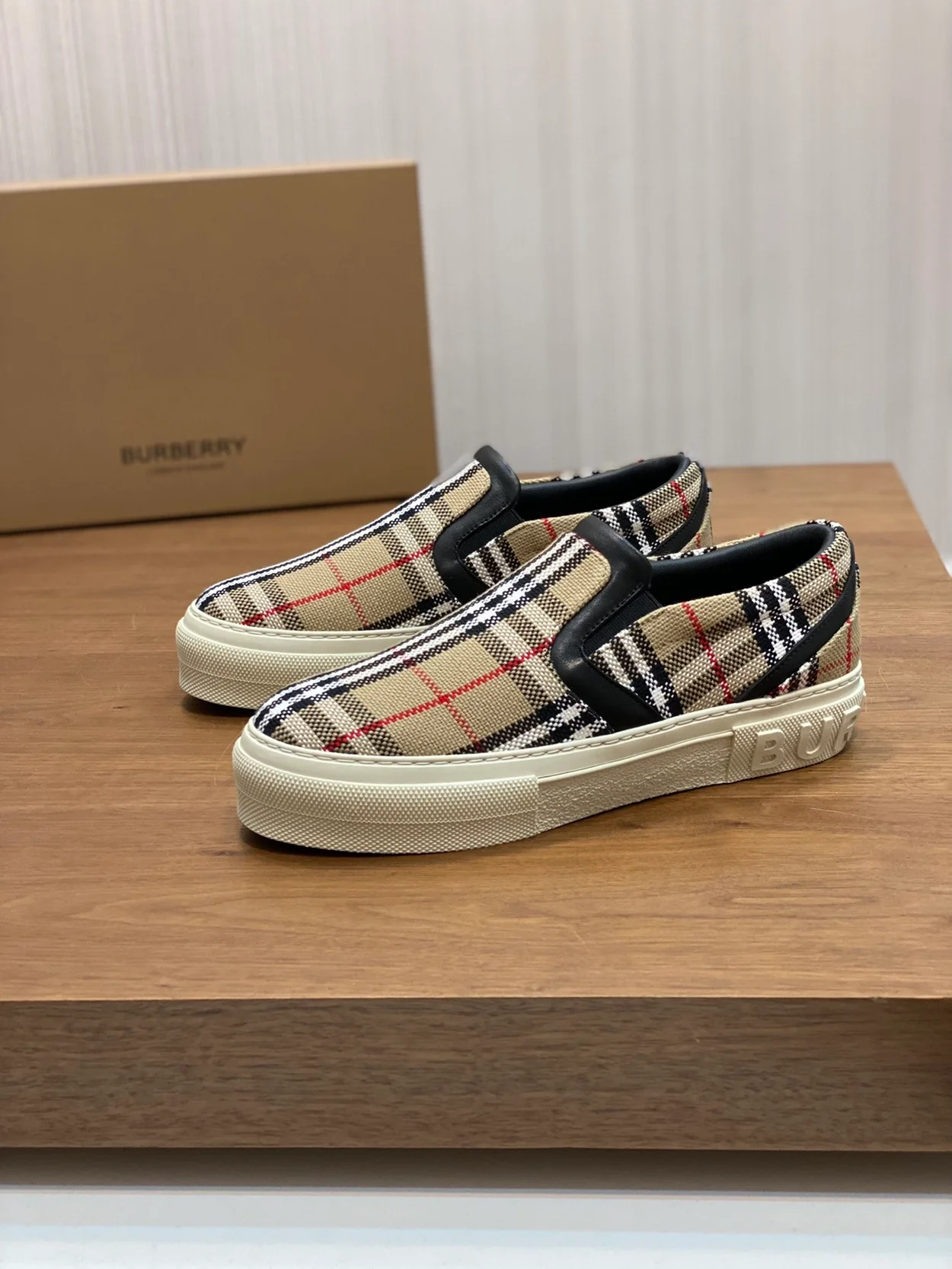 버버리 빈티지 체크 스니커즈 슬립온
