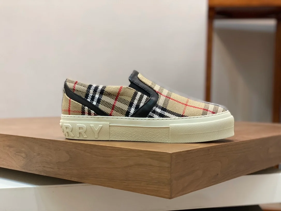 버버리 빈티지 체크 스니커즈 슬립온