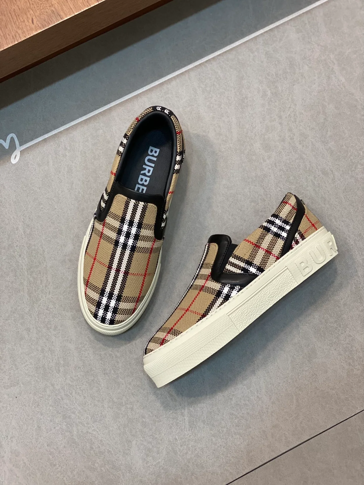 버버리 빈티지 체크 스니커즈 슬립온