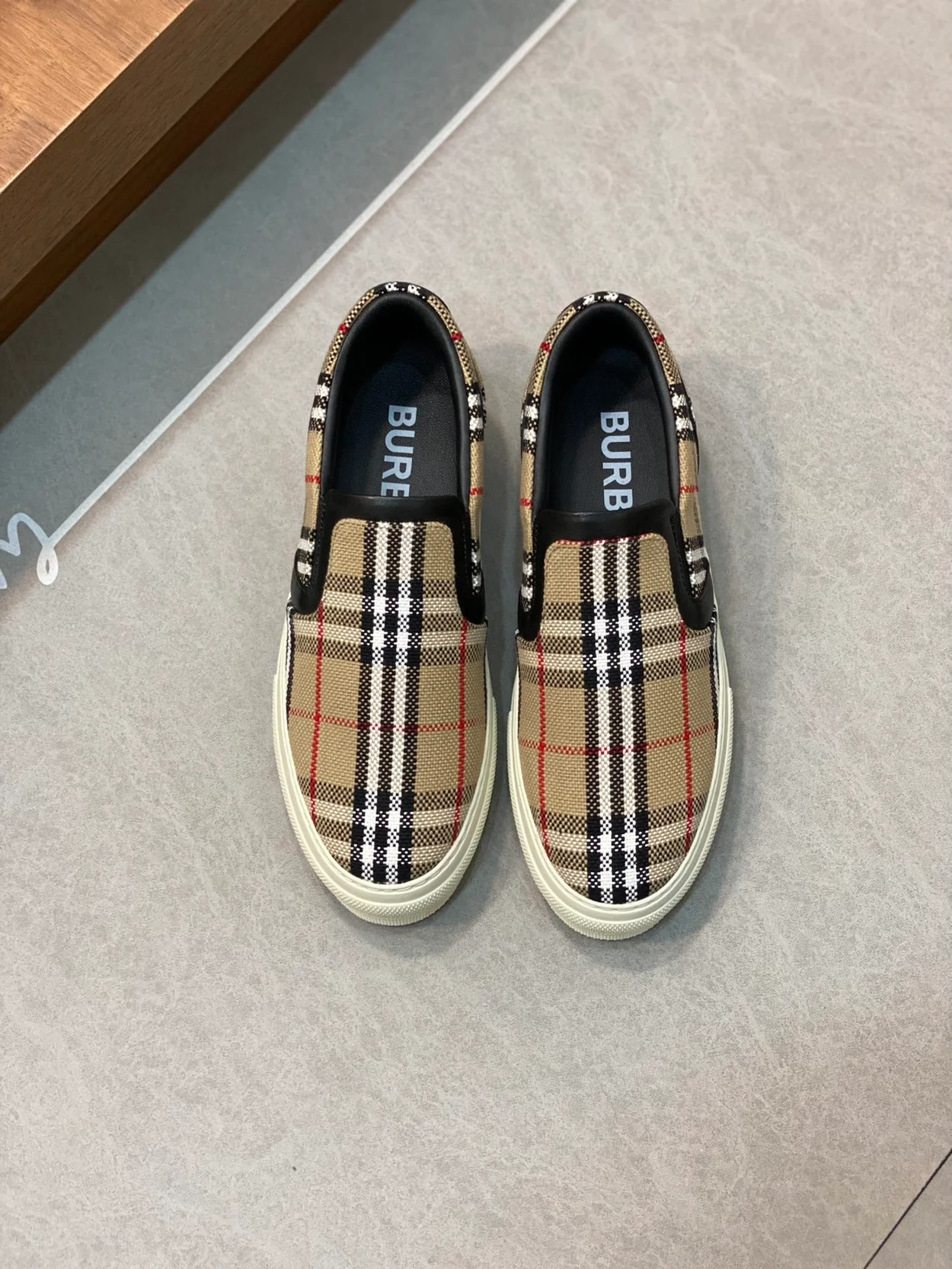 버버리 빈티지 체크 스니커즈 슬립온