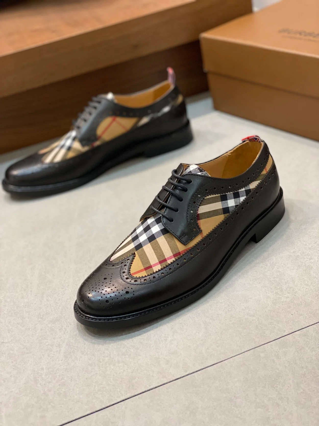 버버리 체크 더비 로퍼 블랙