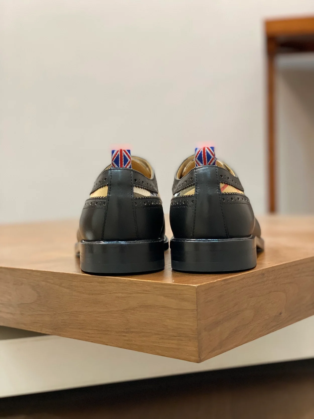 버버리 체크 더비 로퍼 블랙