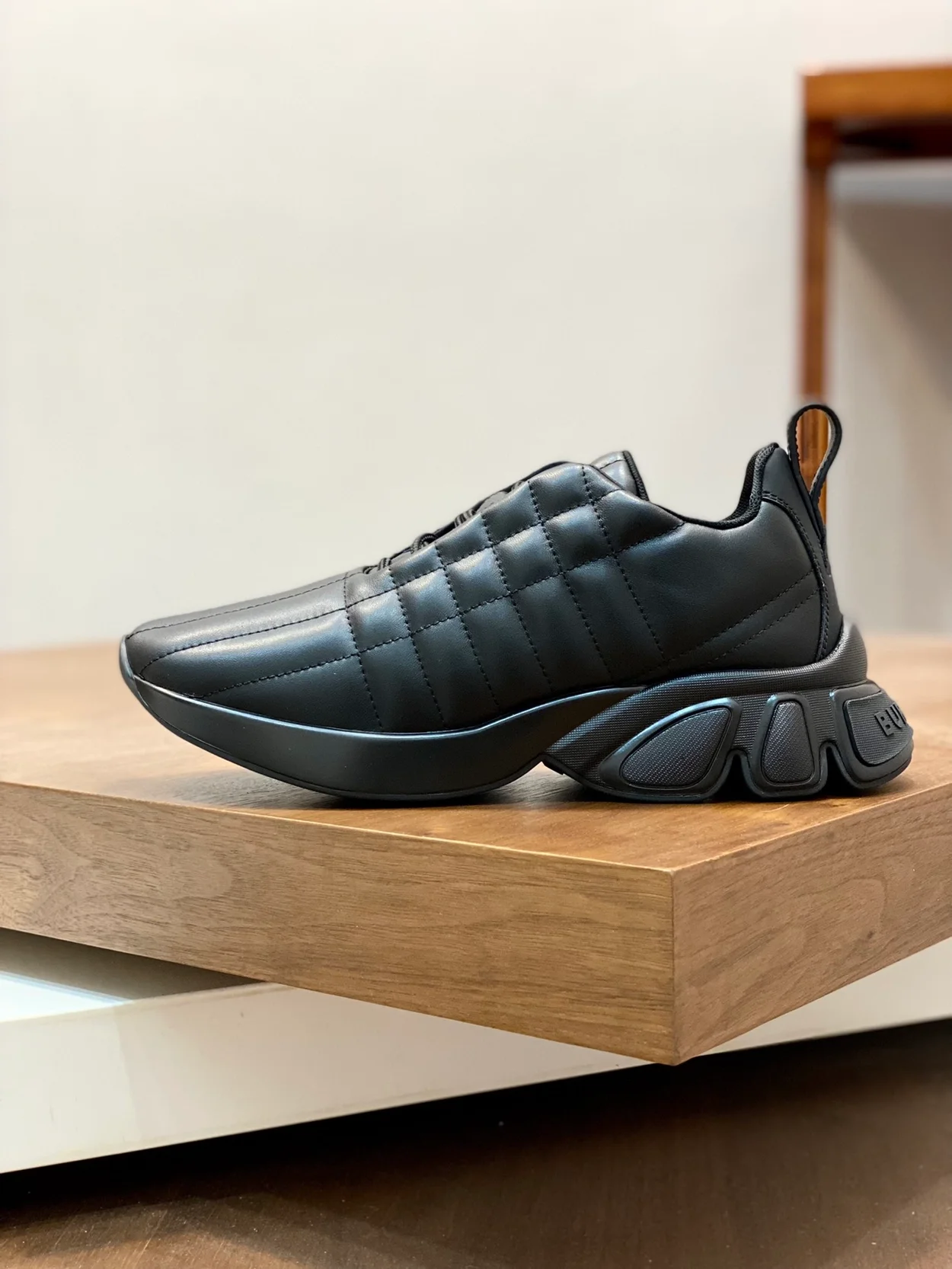 버버리 퀄트 클래스 스니커즈 블랙