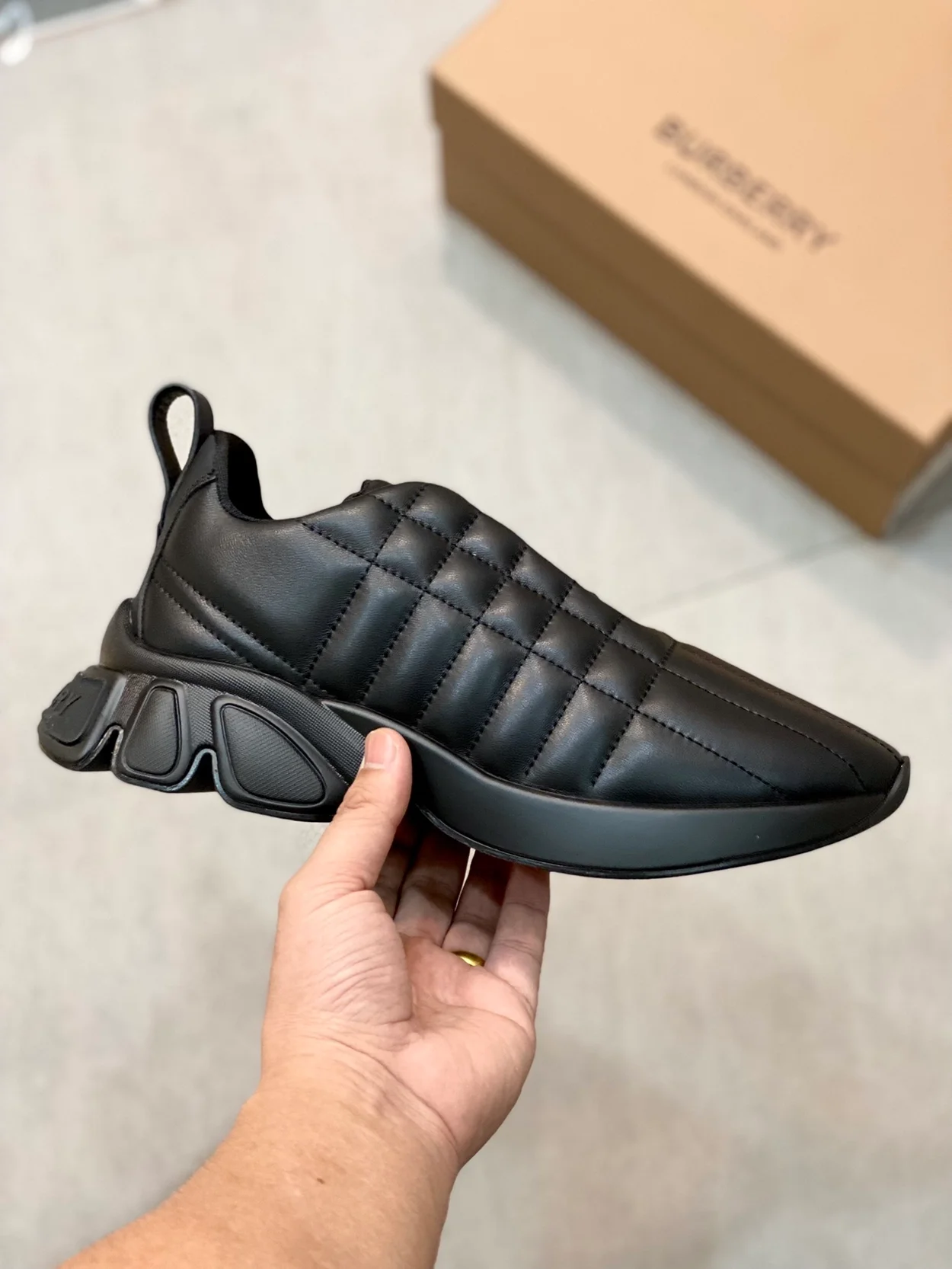 버버리 퀄트 클래스 스니커즈 블랙