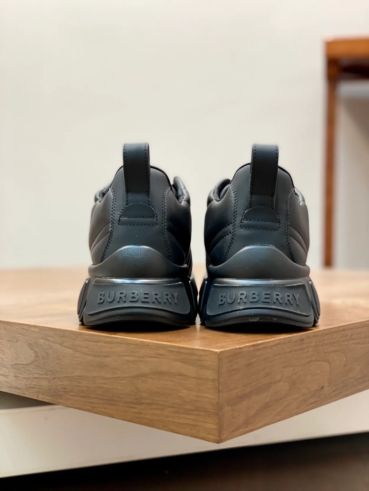 버버리 퀄트 클래스 스니커즈 블랙