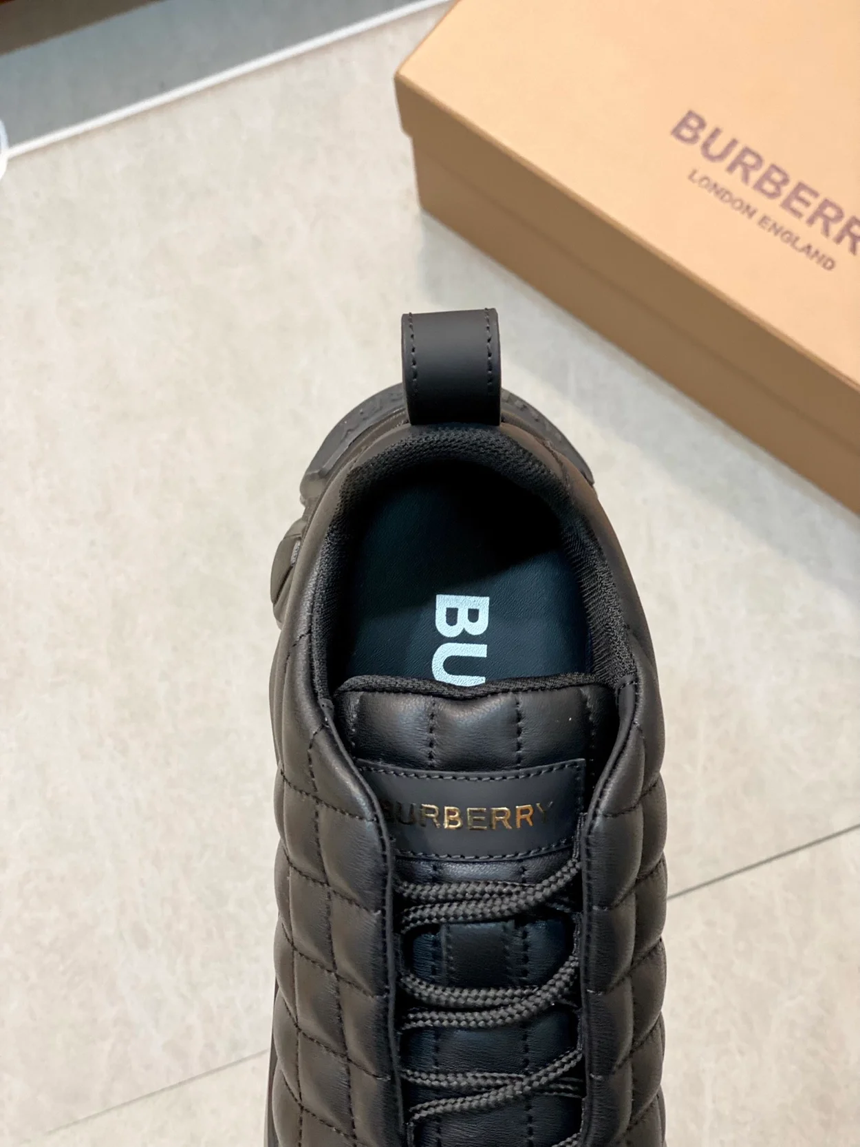 버버리 퀄트 클래스 스니커즈 블랙