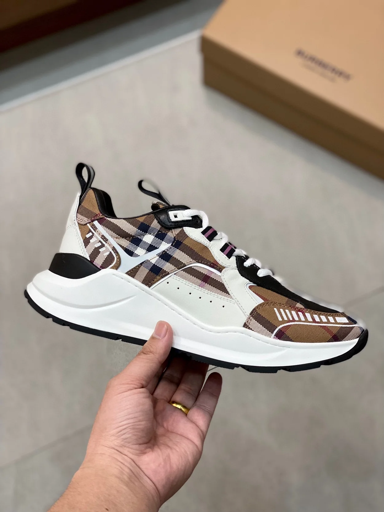 버버리 체크 코튼 빈티지 스니커즈