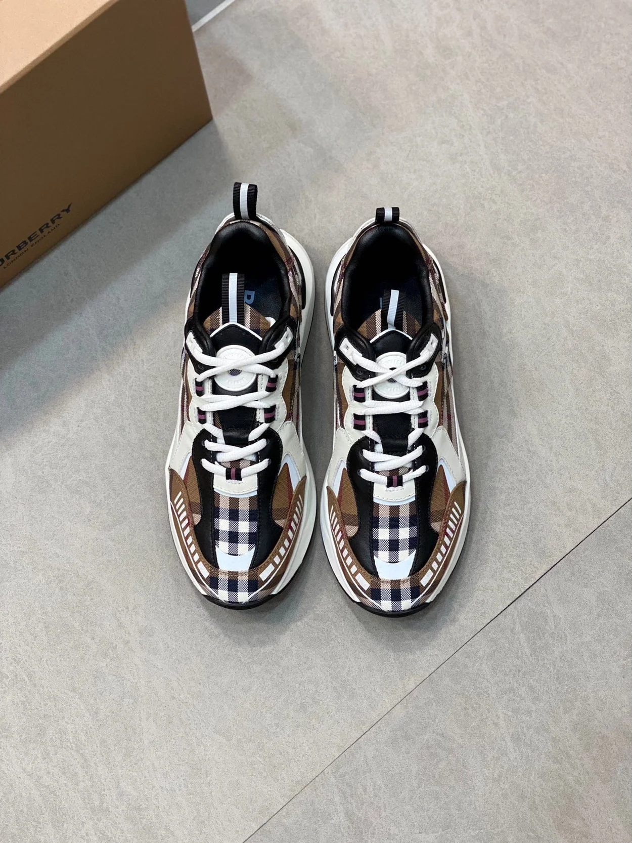 버버리 체크 코튼 빈티지 스니커즈