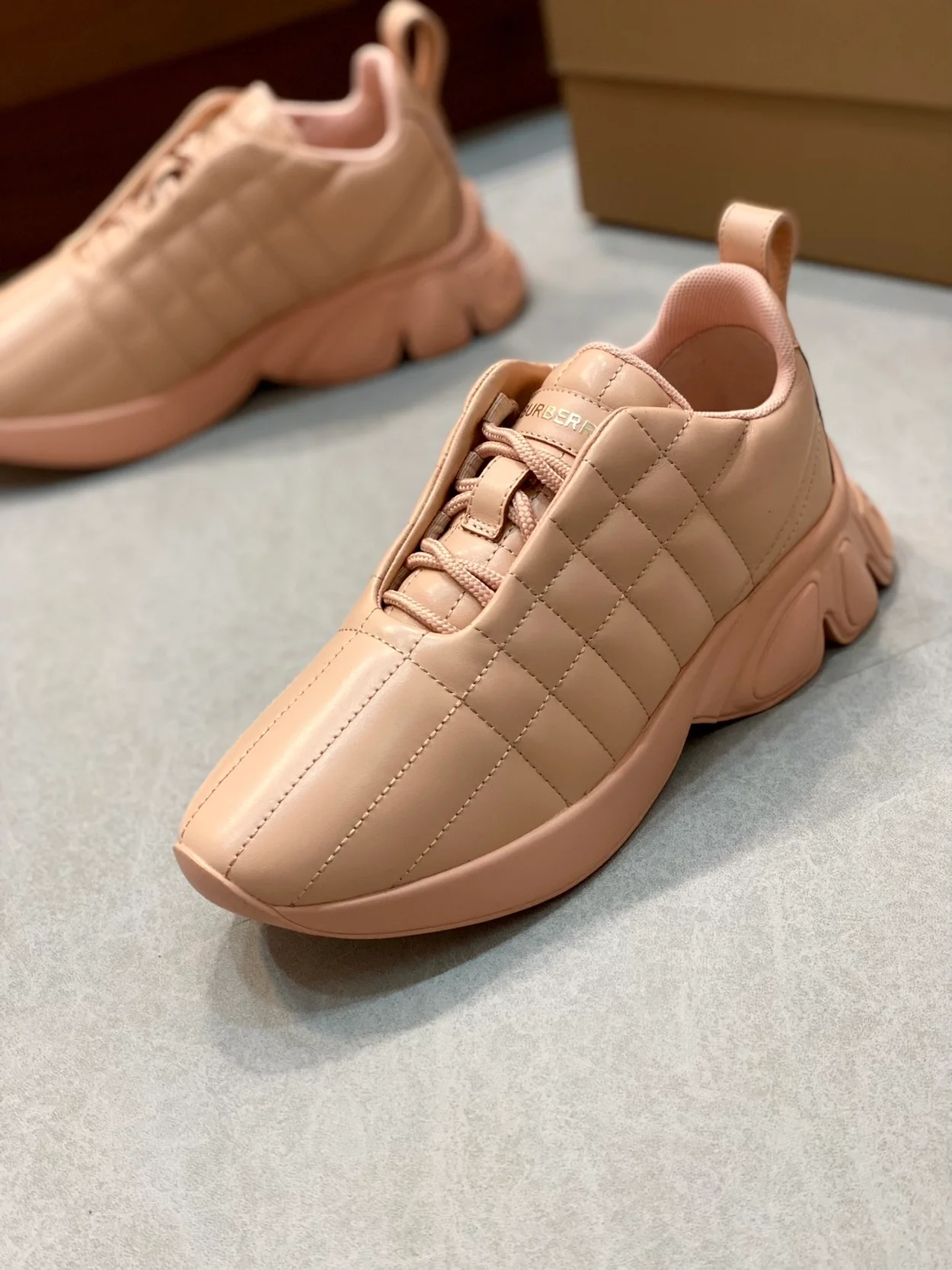 버버리 퀄트 클래스 스니커즈 베이지