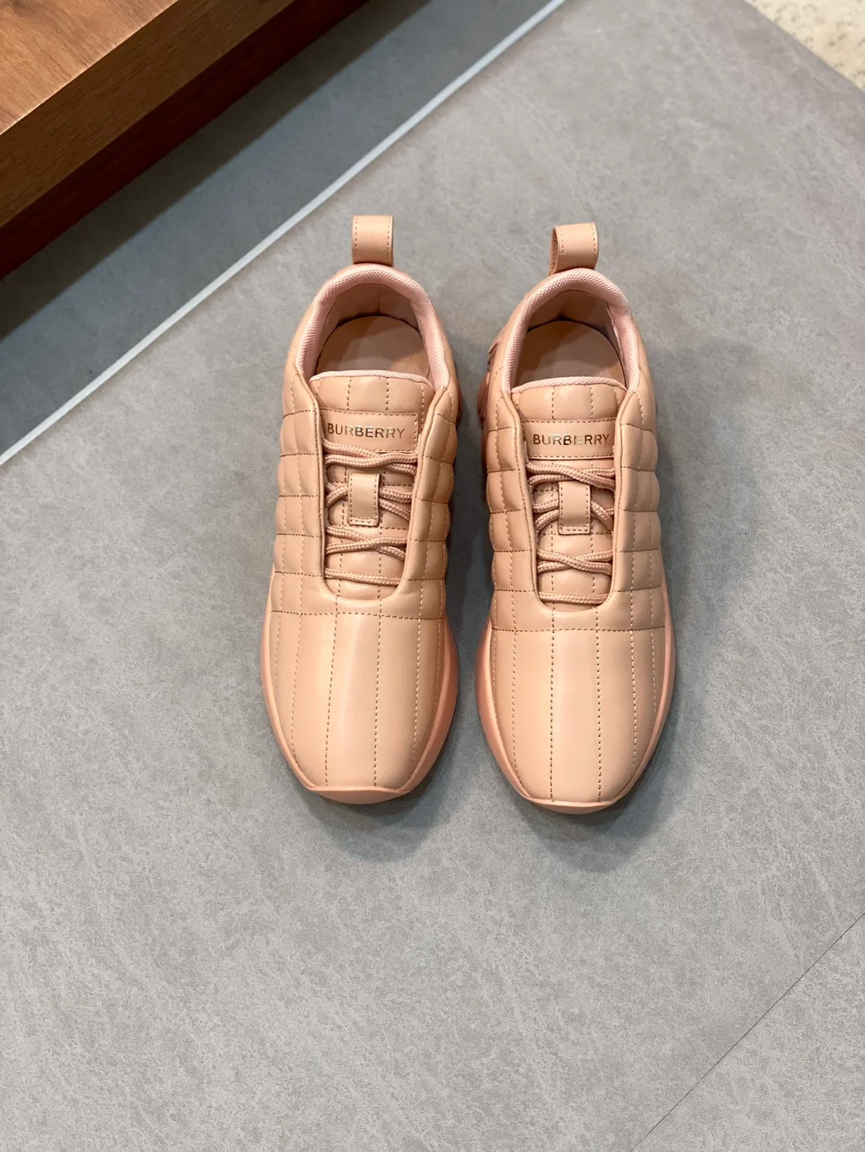 버버리 퀄트 클래스 스니커즈 베이지