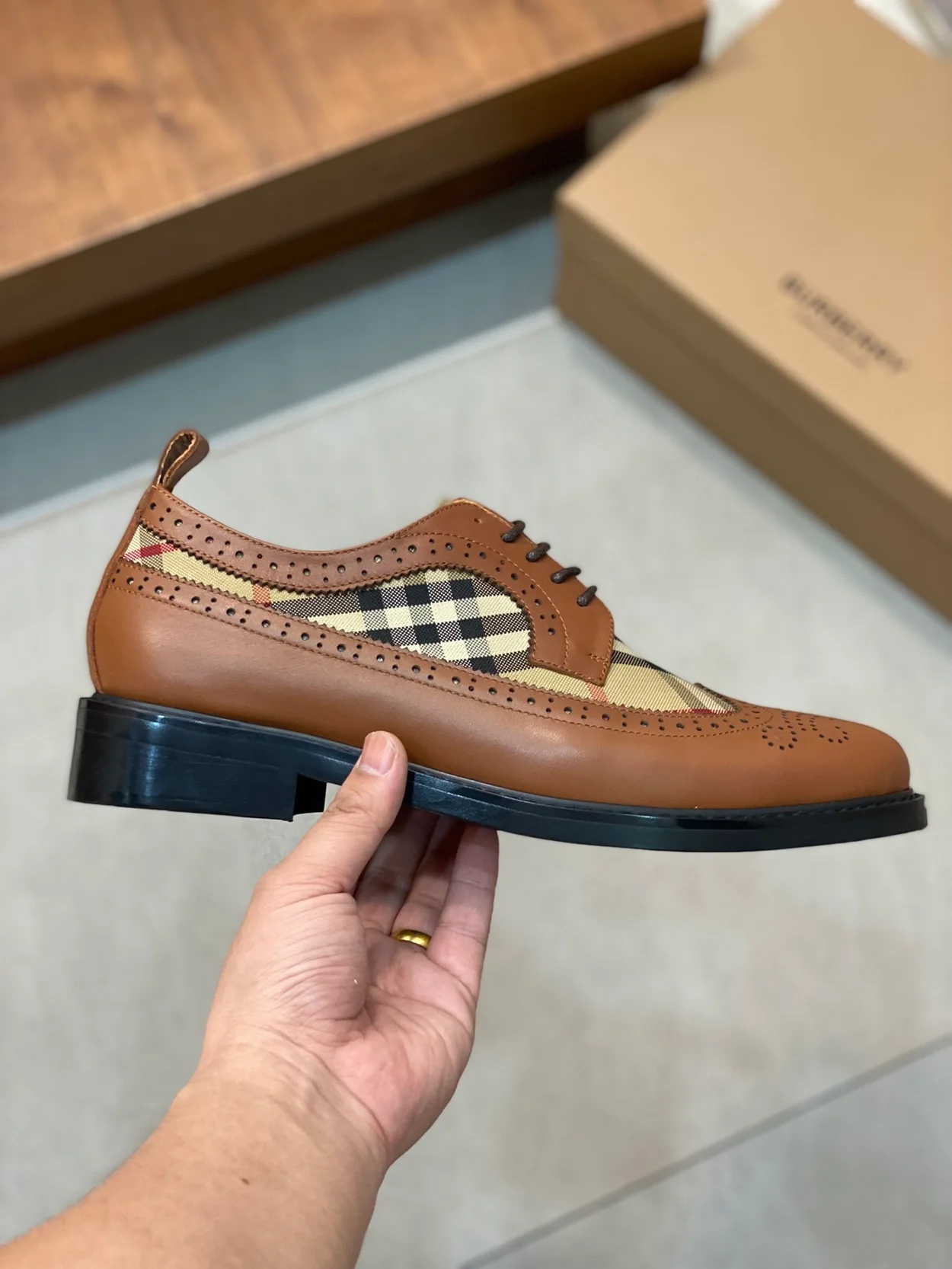 버버리 체크 더비 로퍼