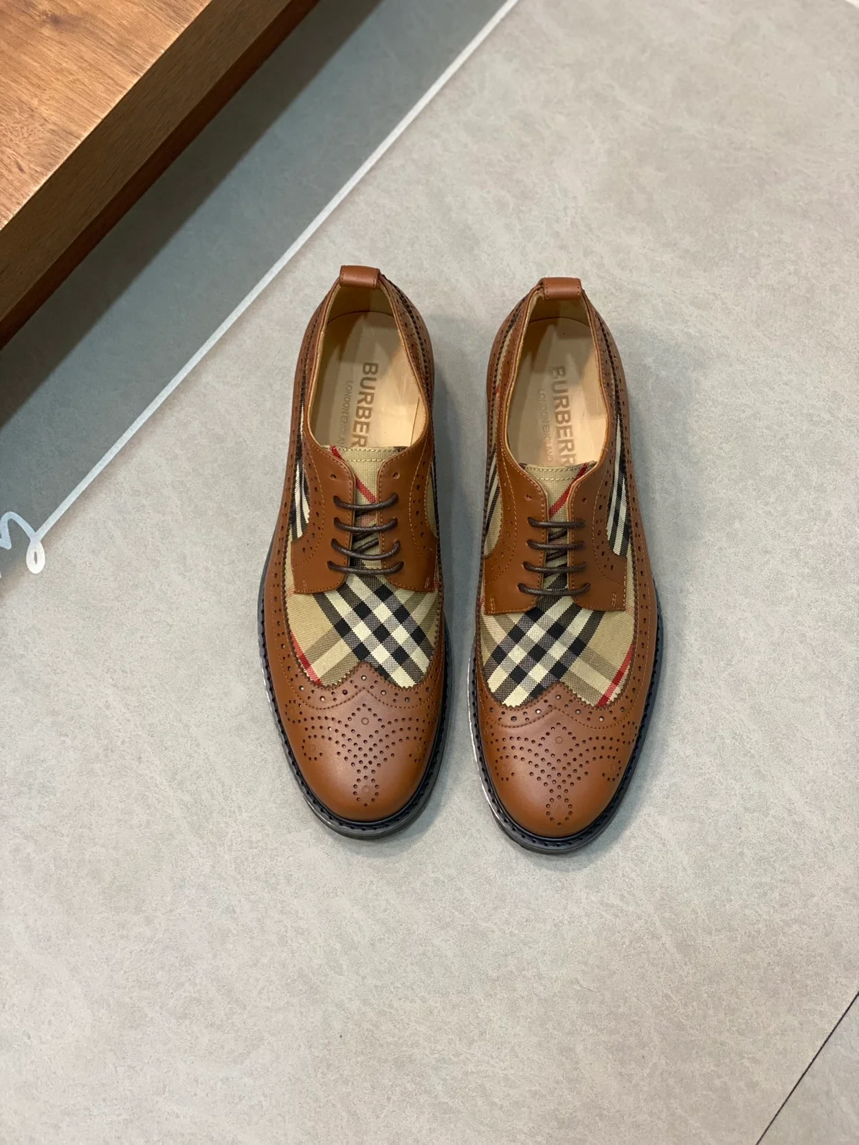 버버리 체크 더비 로퍼