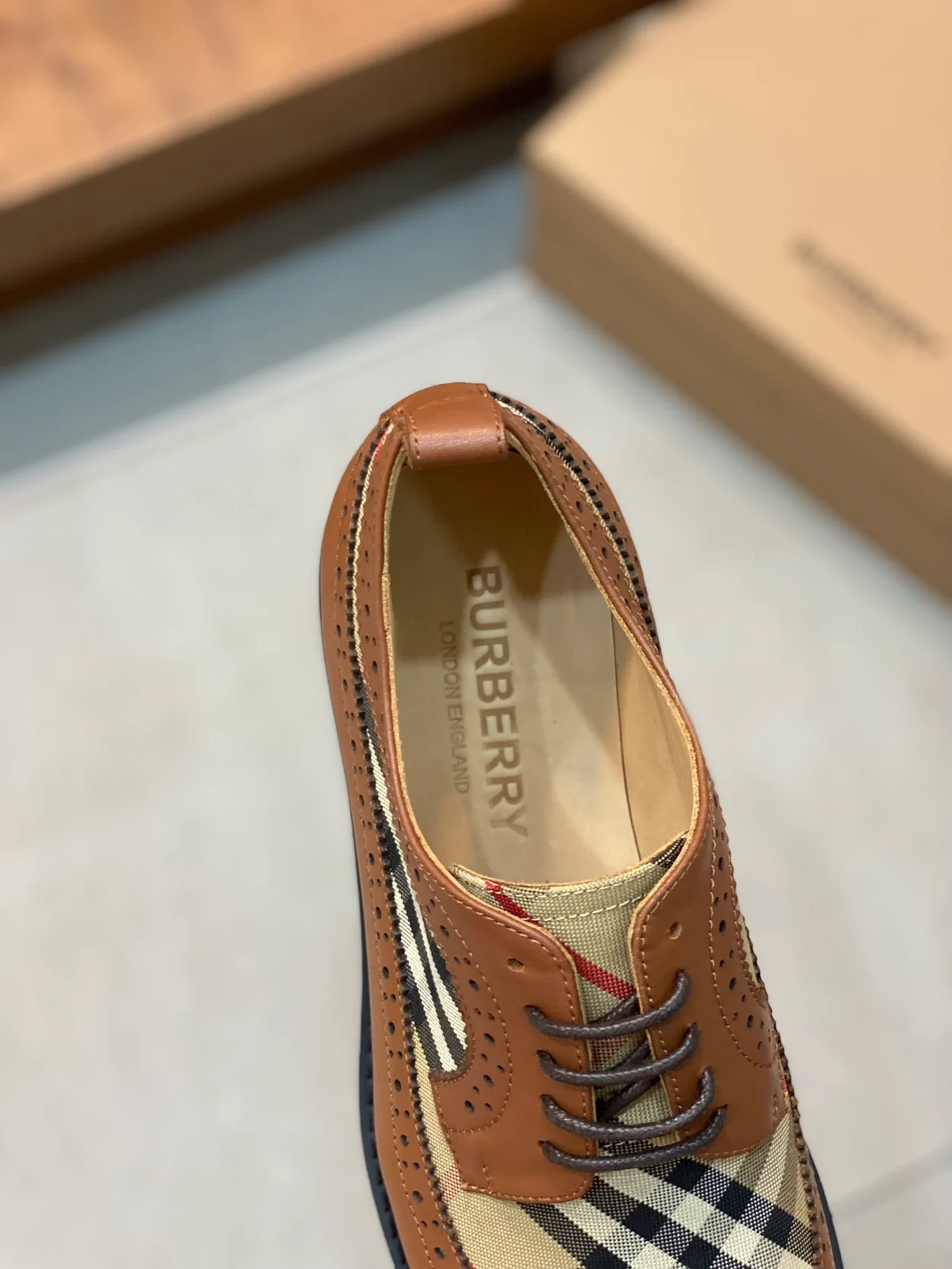 버버리 체크 더비 로퍼