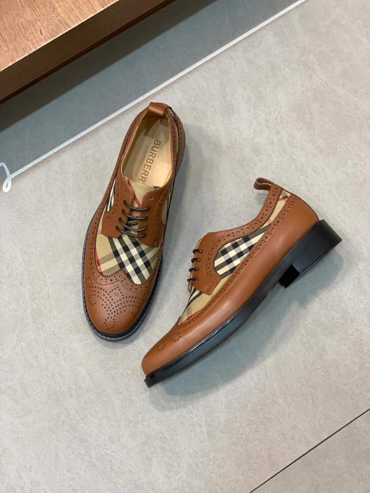 버버리 체크 더비 로퍼