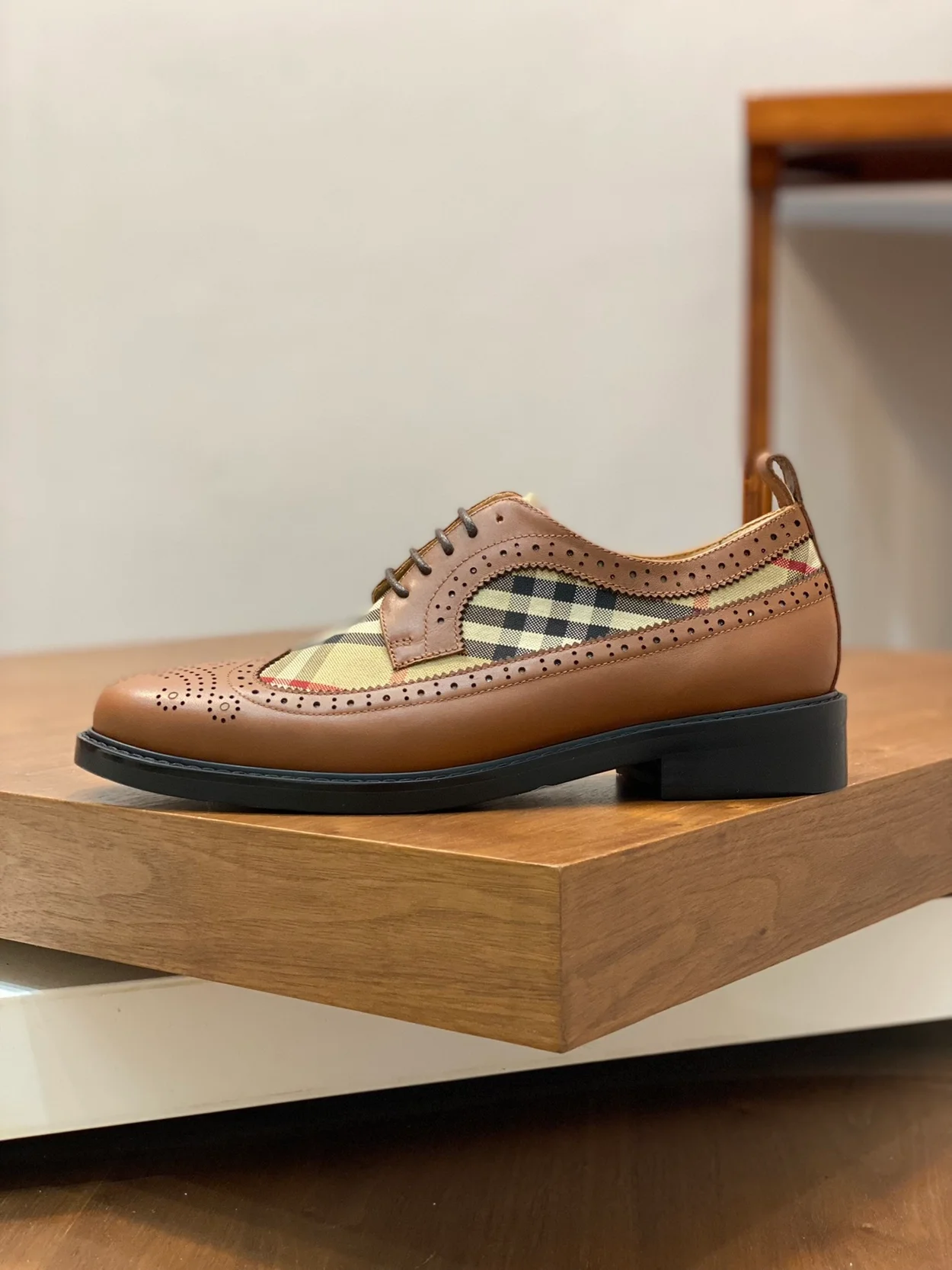 버버리 체크 더비 로퍼