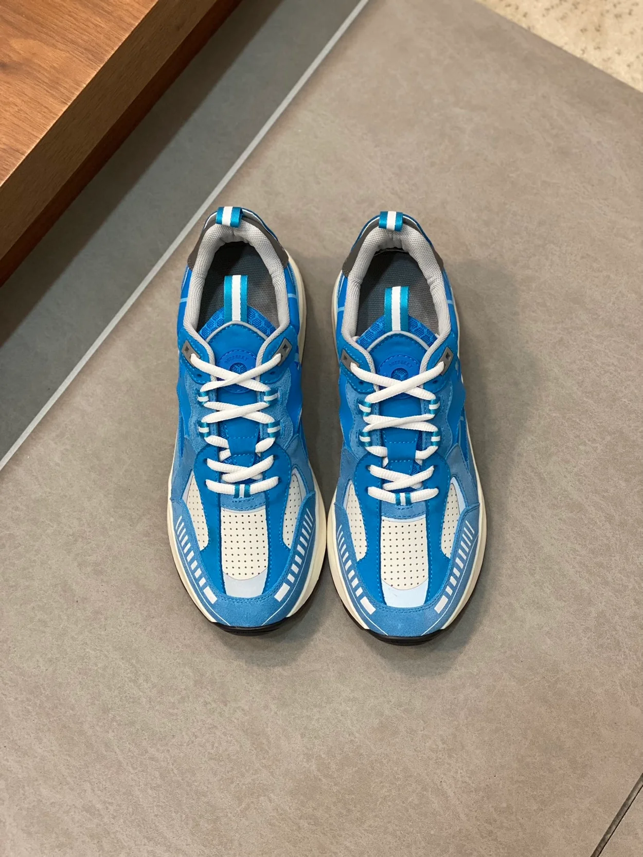 버버리 레더 앤 체크 스니커즈 블루