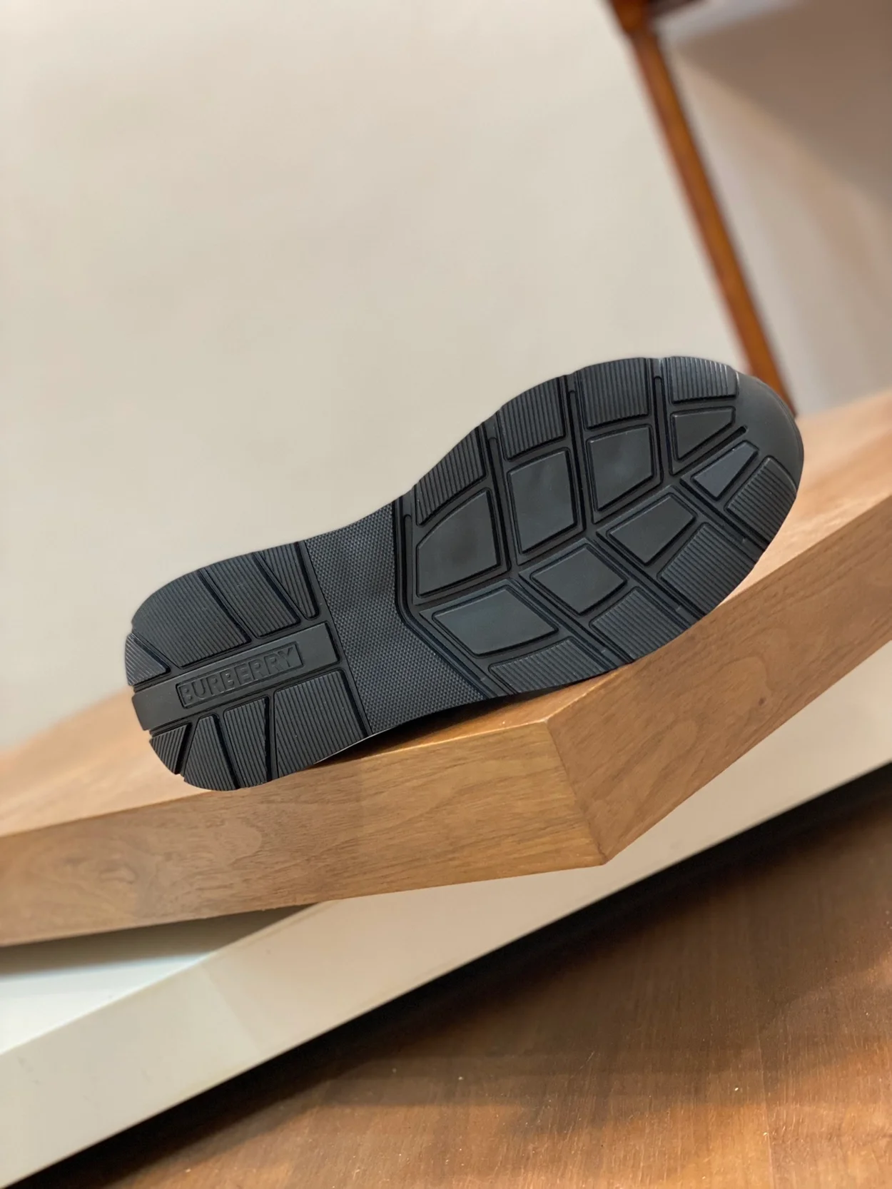 버버리 레더 앤 체크 스니커즈 블루