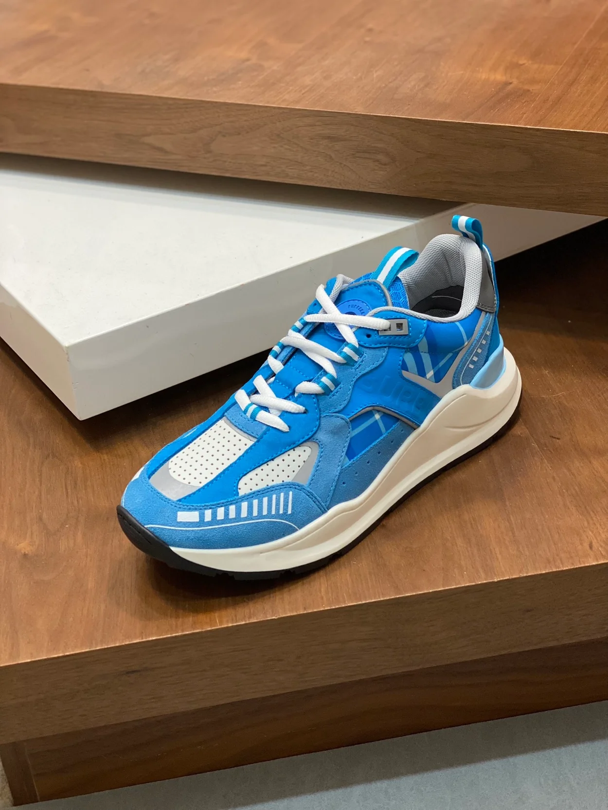 버버리 레더 앤 체크 스니커즈 블루