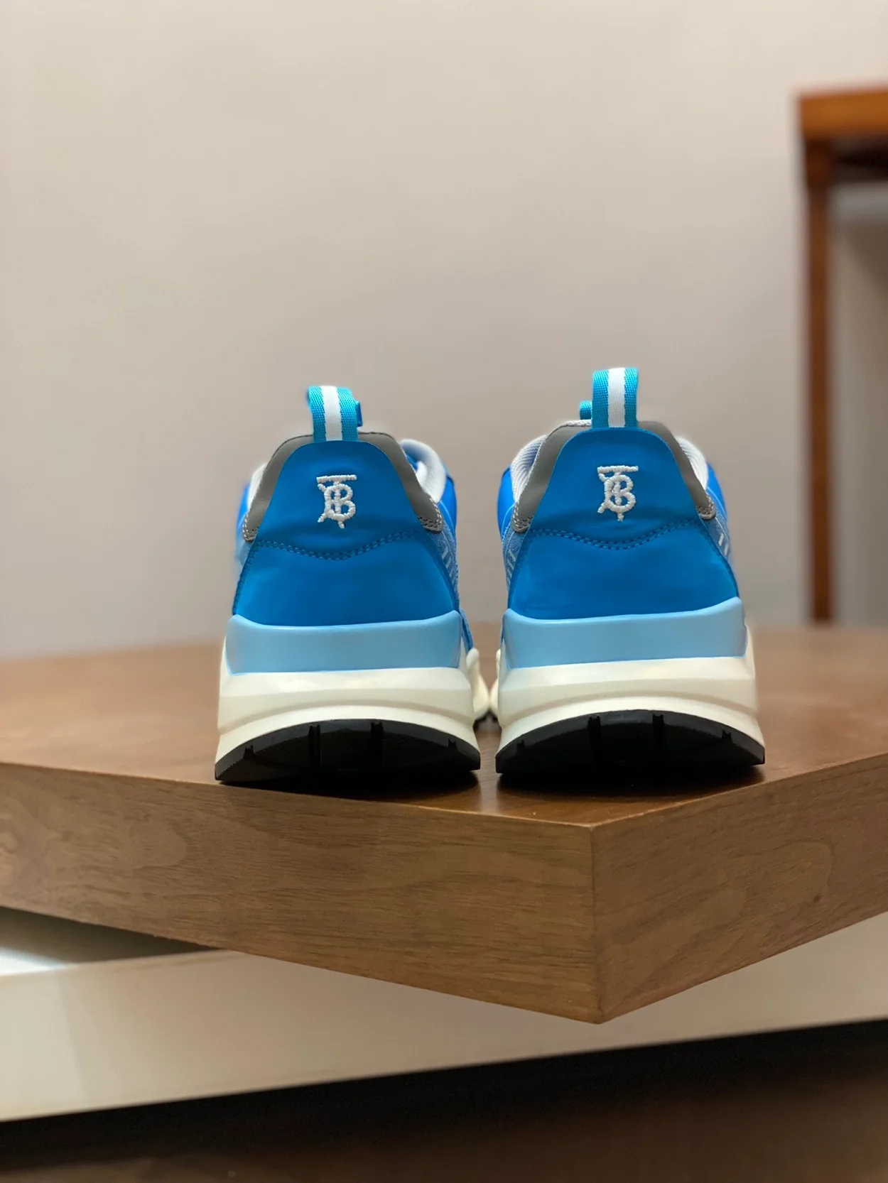 버버리 레더 앤 체크 스니커즈 블루