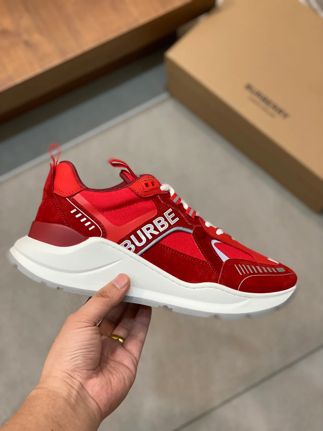 버버리 레더 앤 체크 스니커즈 레드