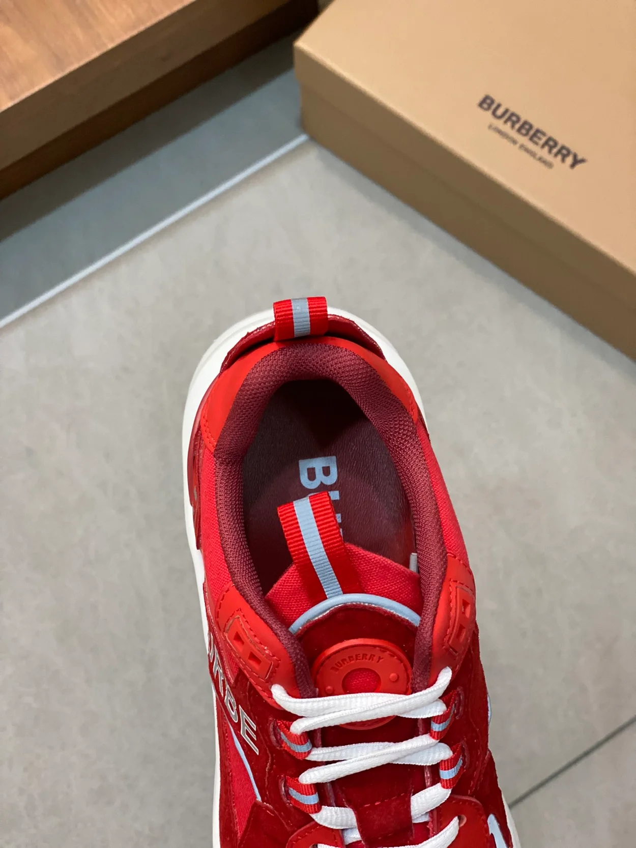 버버리 레더 앤 체크 스니커즈 레드