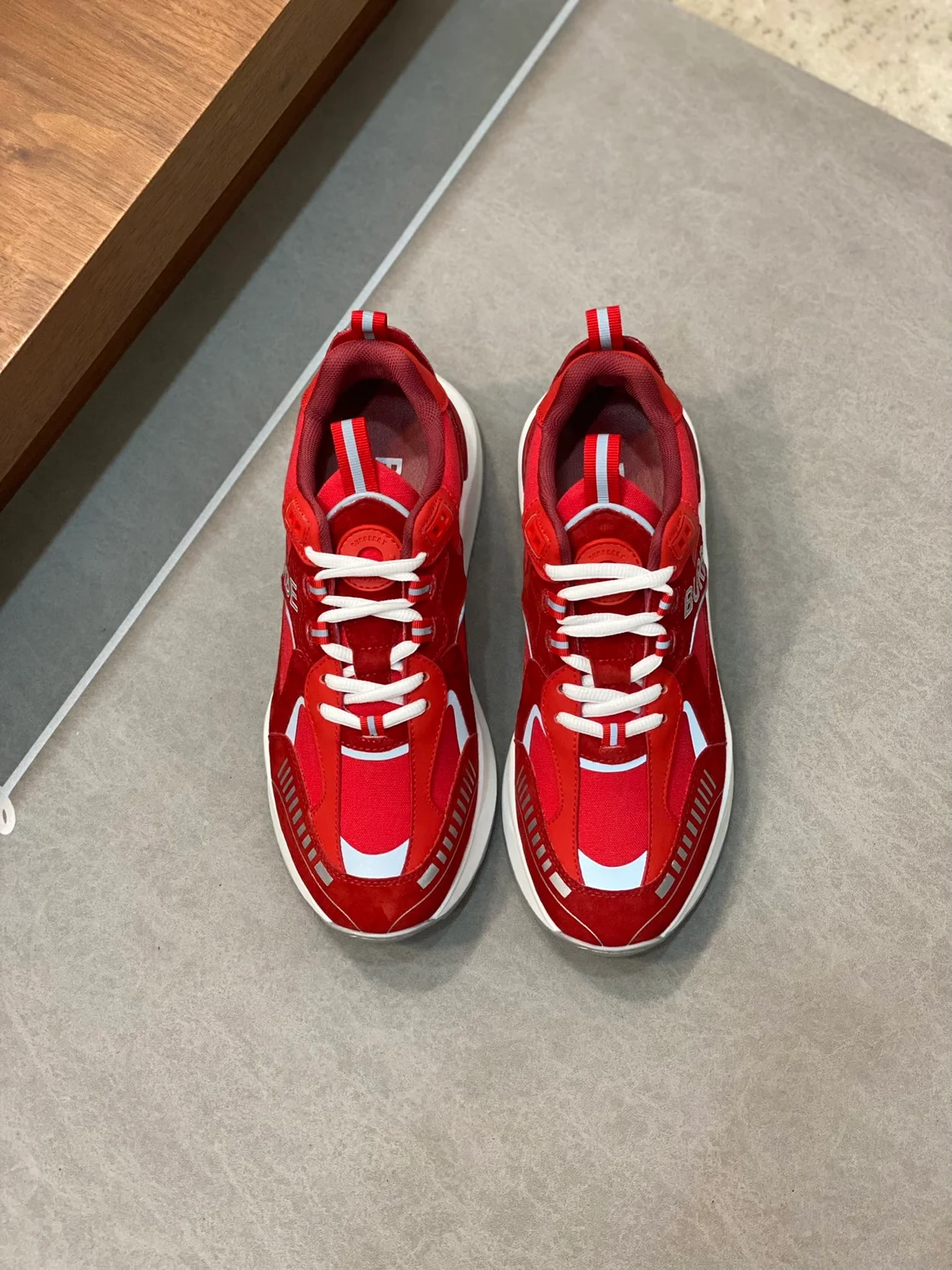 버버리 레더 앤 체크 스니커즈 레드