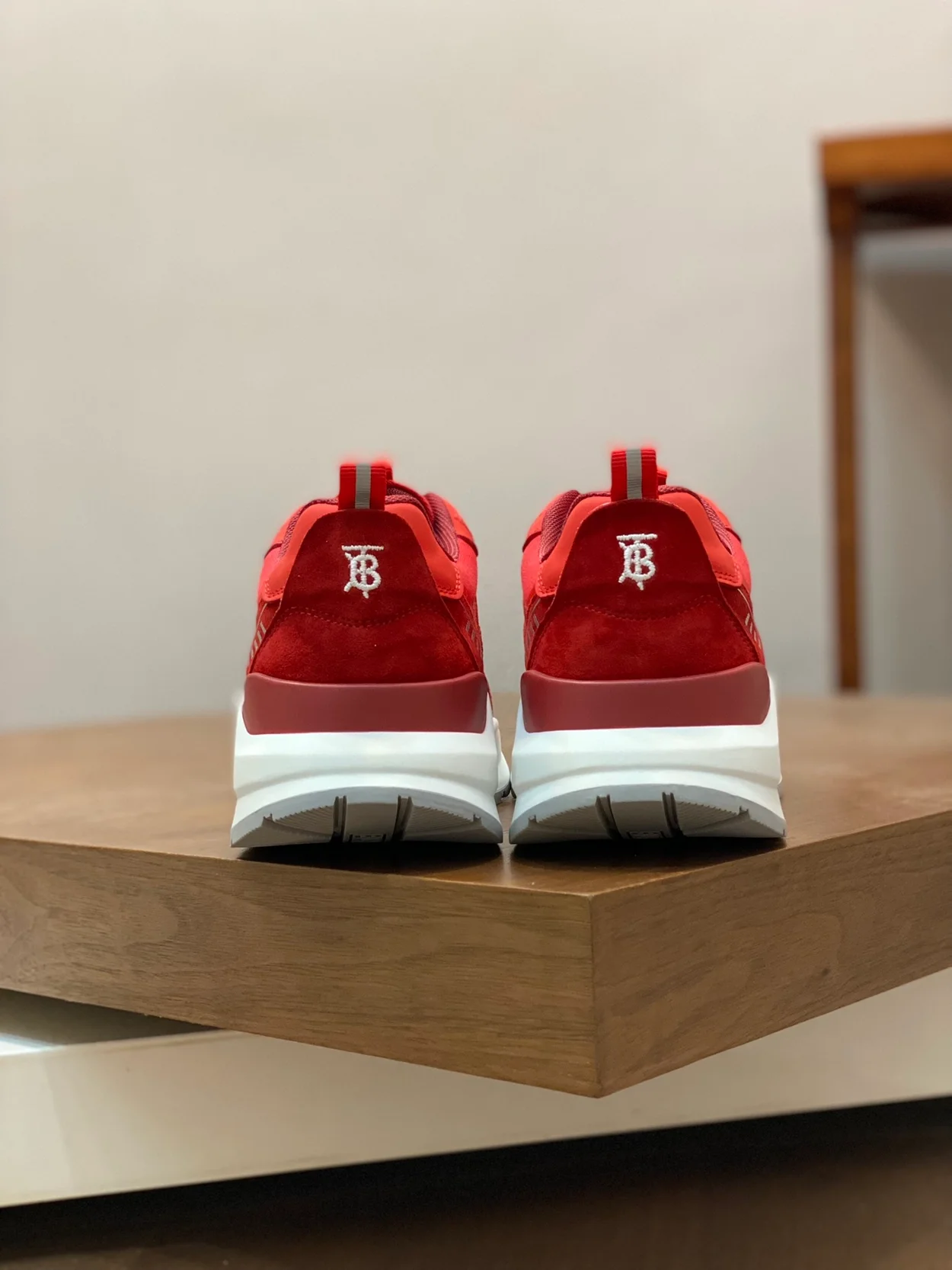 버버리 레더 앤 체크 스니커즈 레드