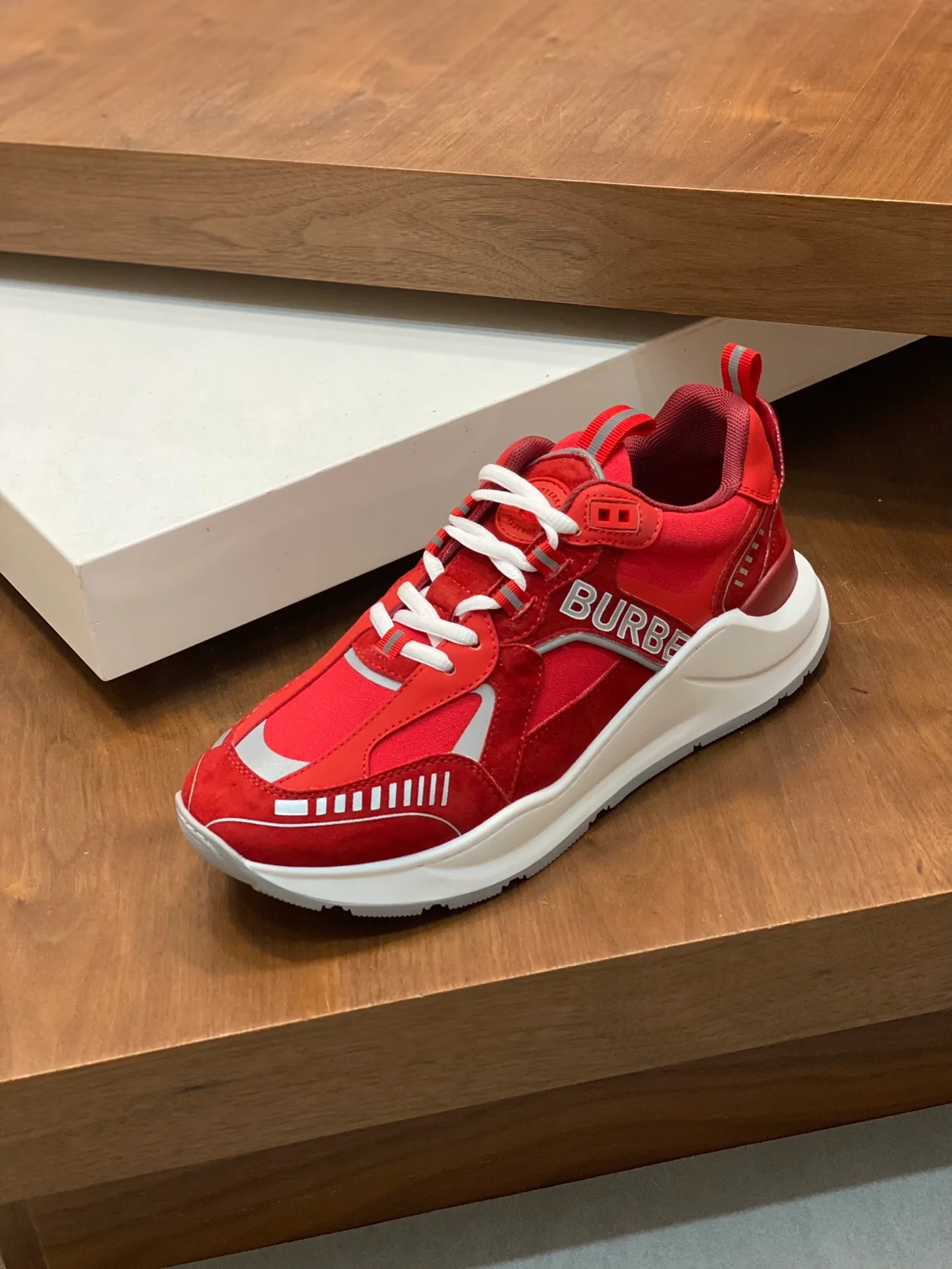 버버리 레더 앤 체크 스니커즈 레드