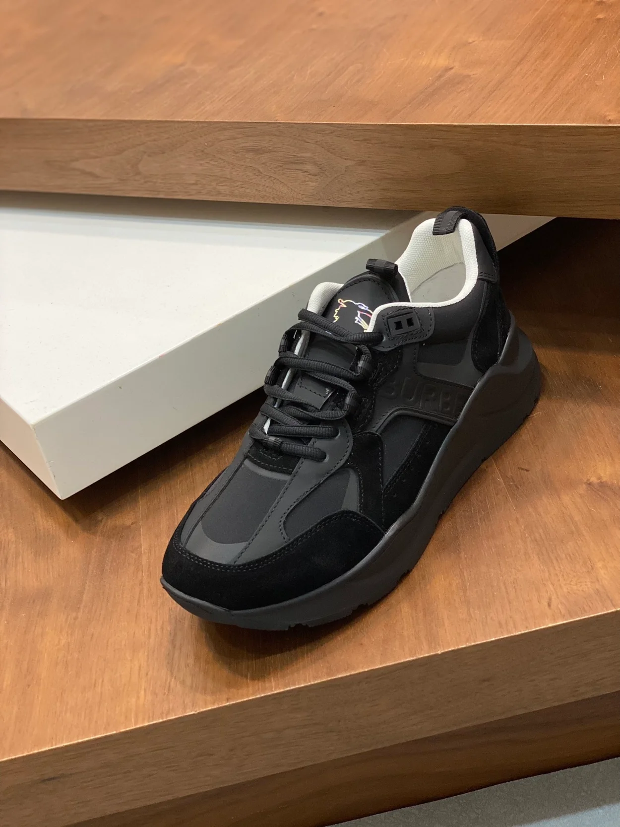 버버리 레더 스웨이드 스니커즈 블랙