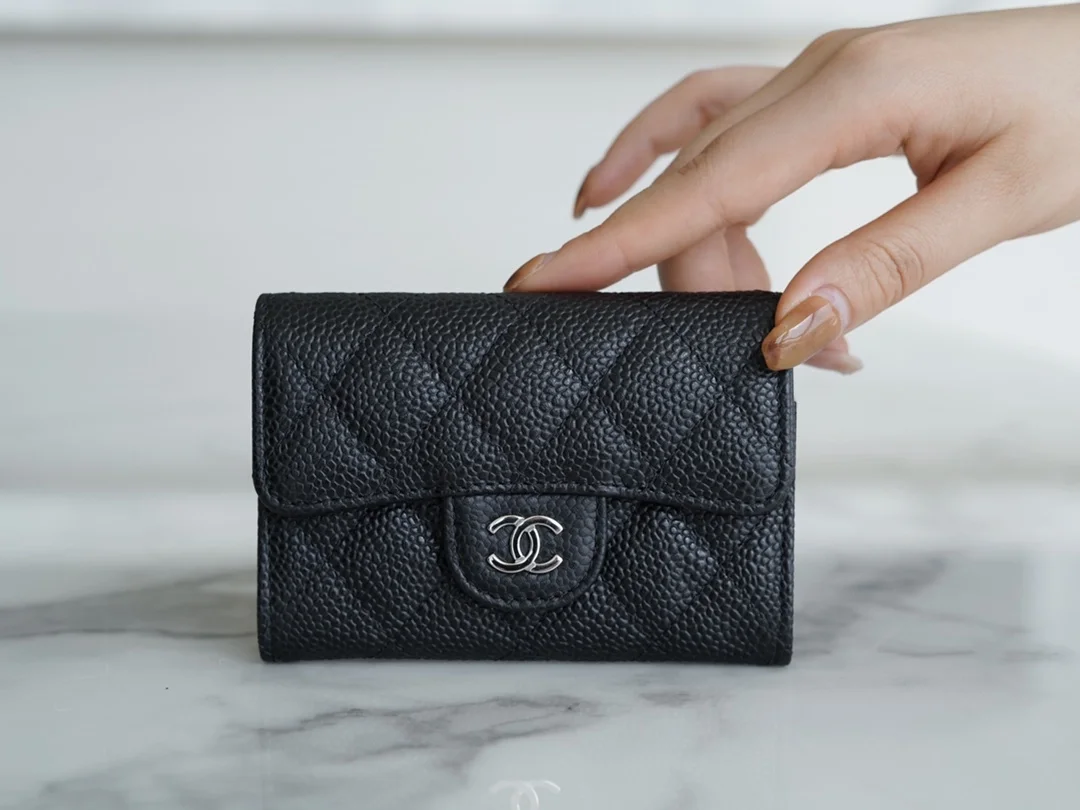 샤넬 클래식 캐비어 카드 홀더 블랙 실버