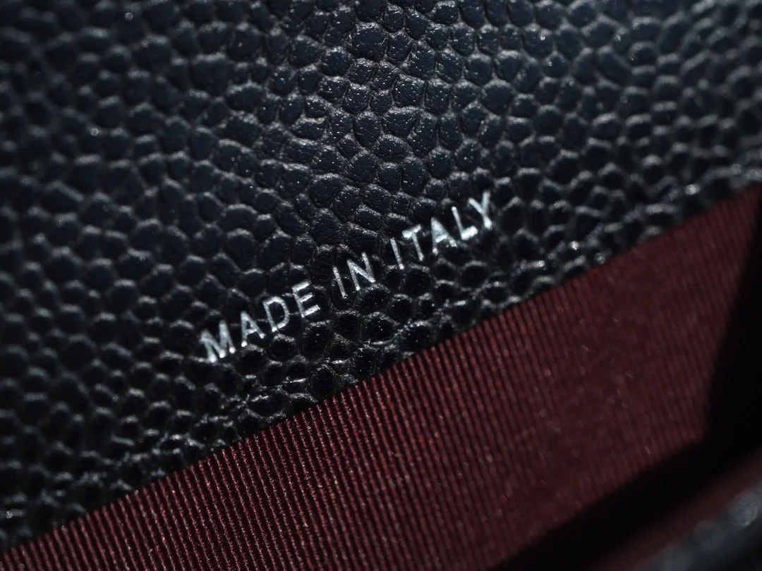 샤넬 클래식 캐비어 카드 홀더 블랙 실버