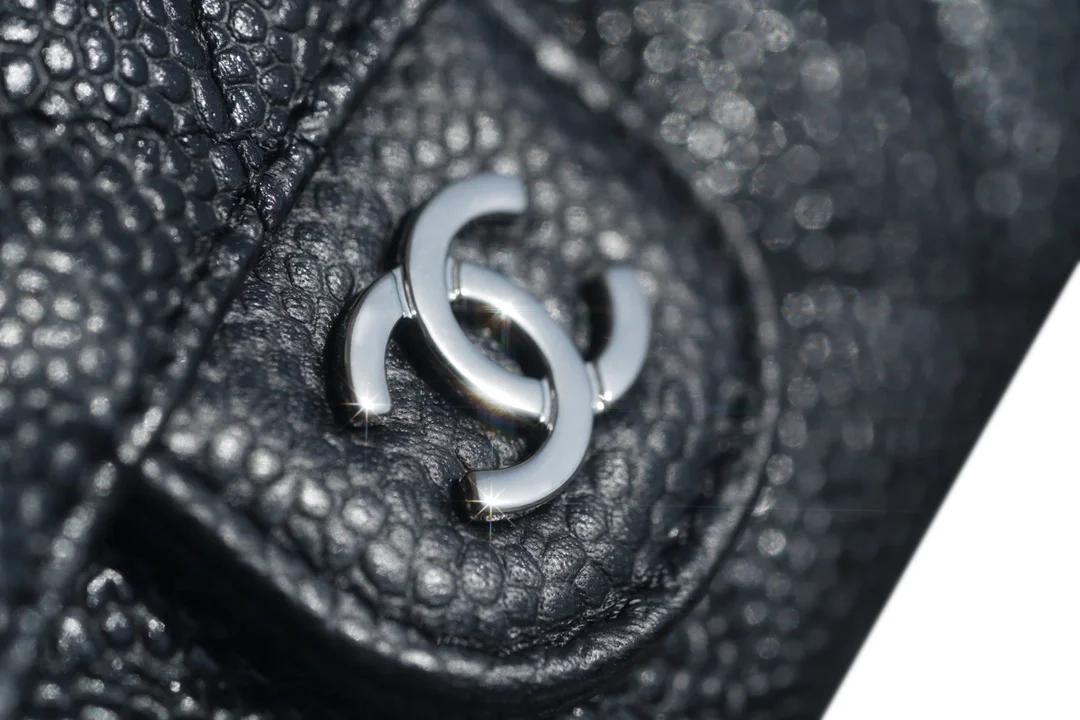 샤넬 클래식 캐비어 카드 홀더 블랙 실버