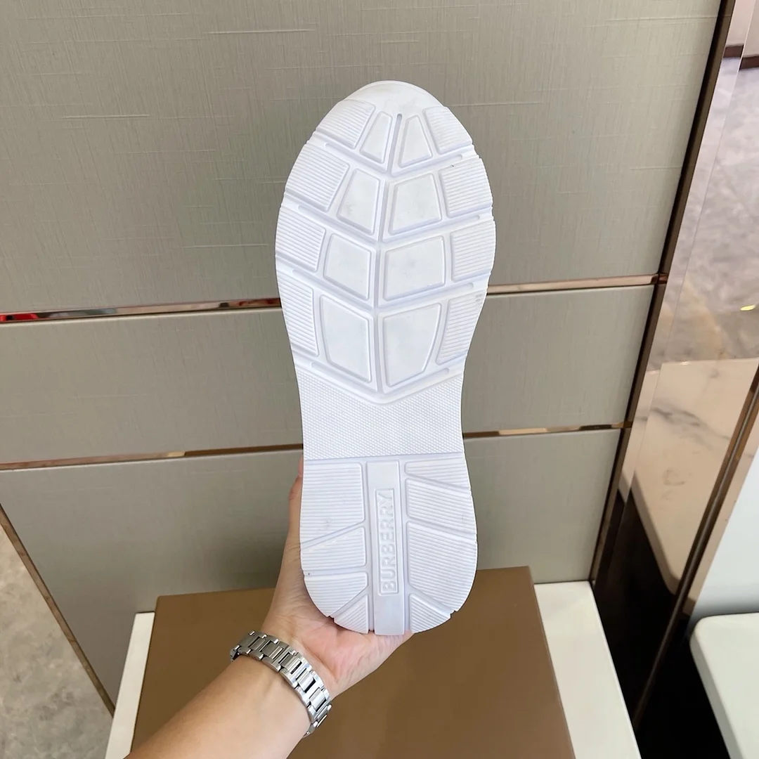 버버리 패널 로우탑 스니커즈