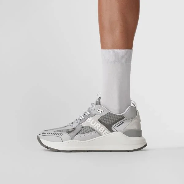 버버리 로고 프린트 레더 그레이 스니커즈