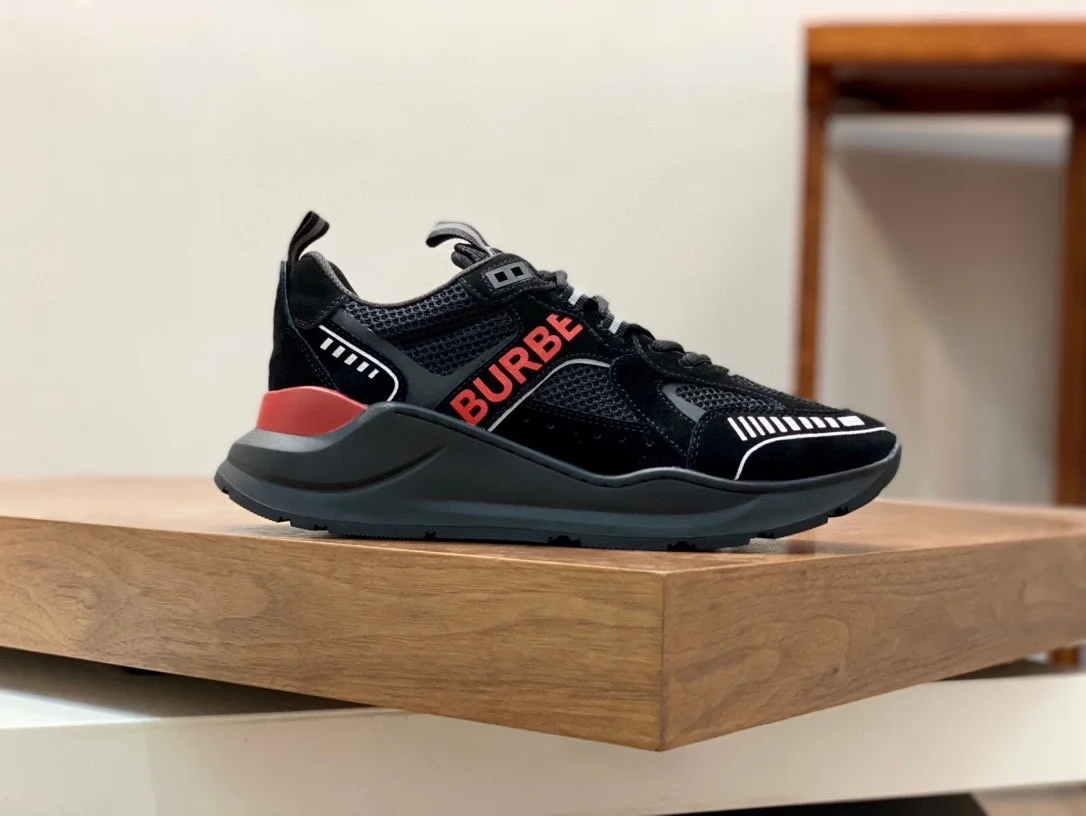 버버리 로고 프린트 스웨이드 스니커즈