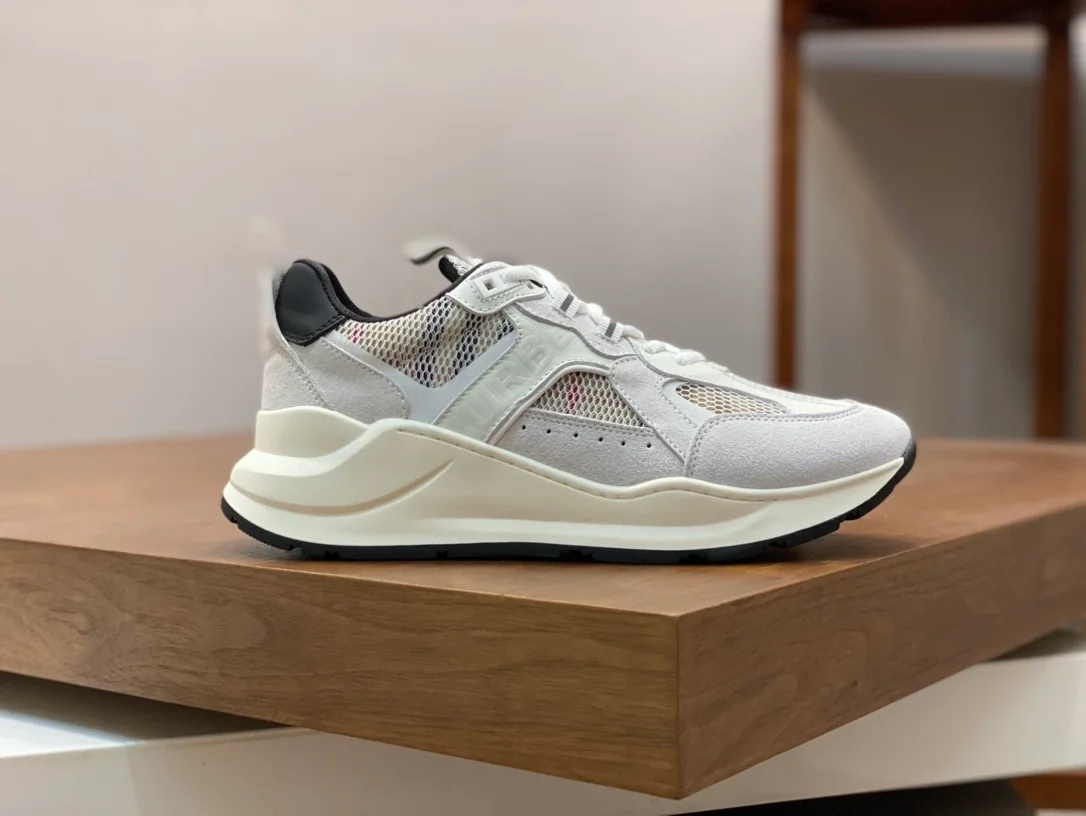 버버리 메시 아카이브 화이트 스니커즈