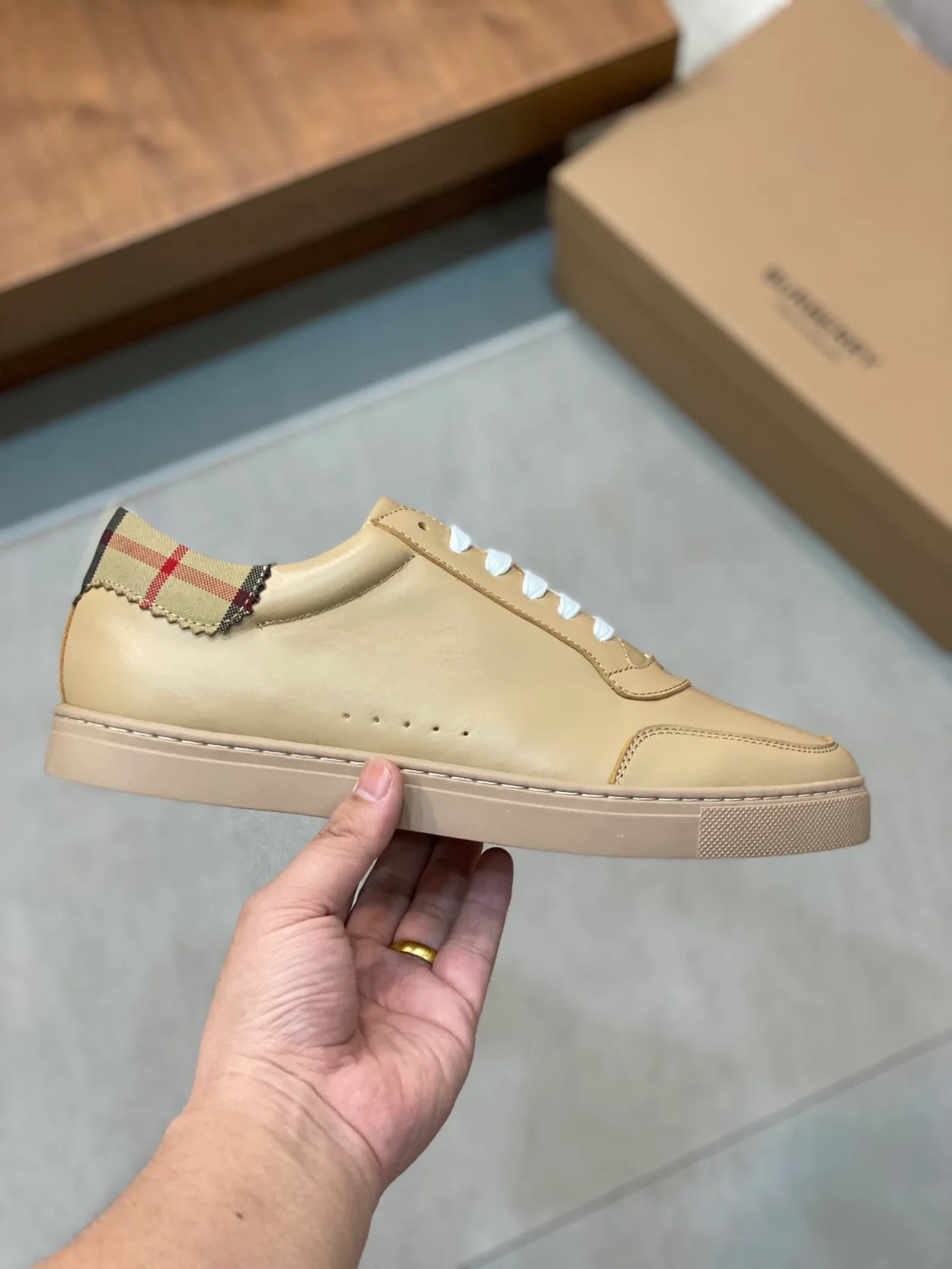 버버리 아카이브 베이지 코튼 스니커즈