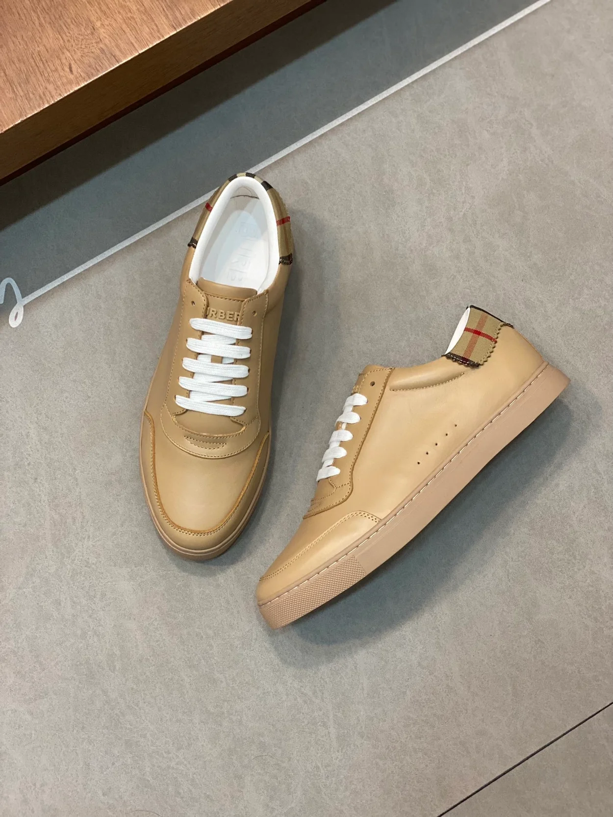 버버리 아카이브 베이지 코튼 스니커즈