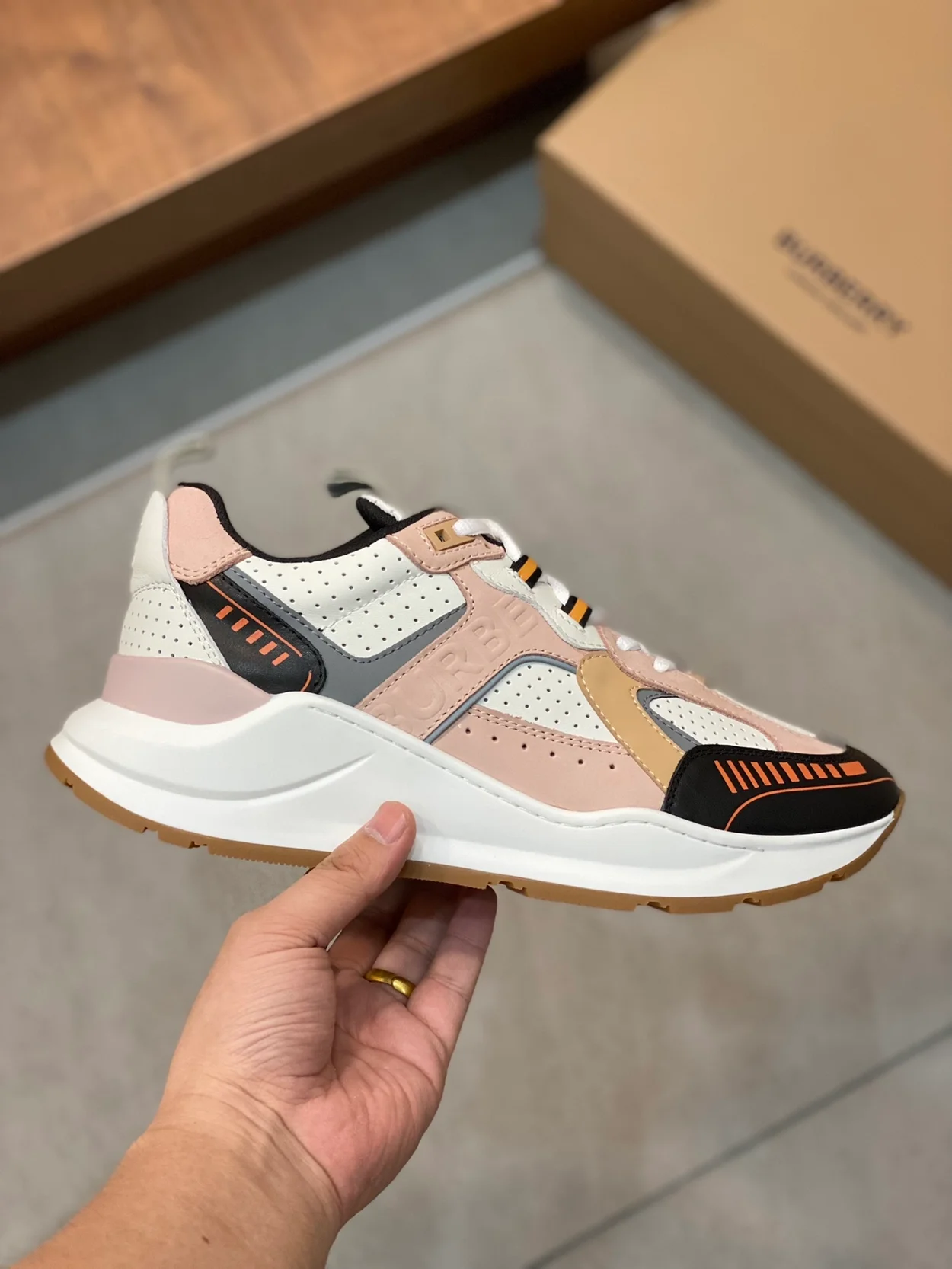 버버리 sean 로우 청키 스니커즈