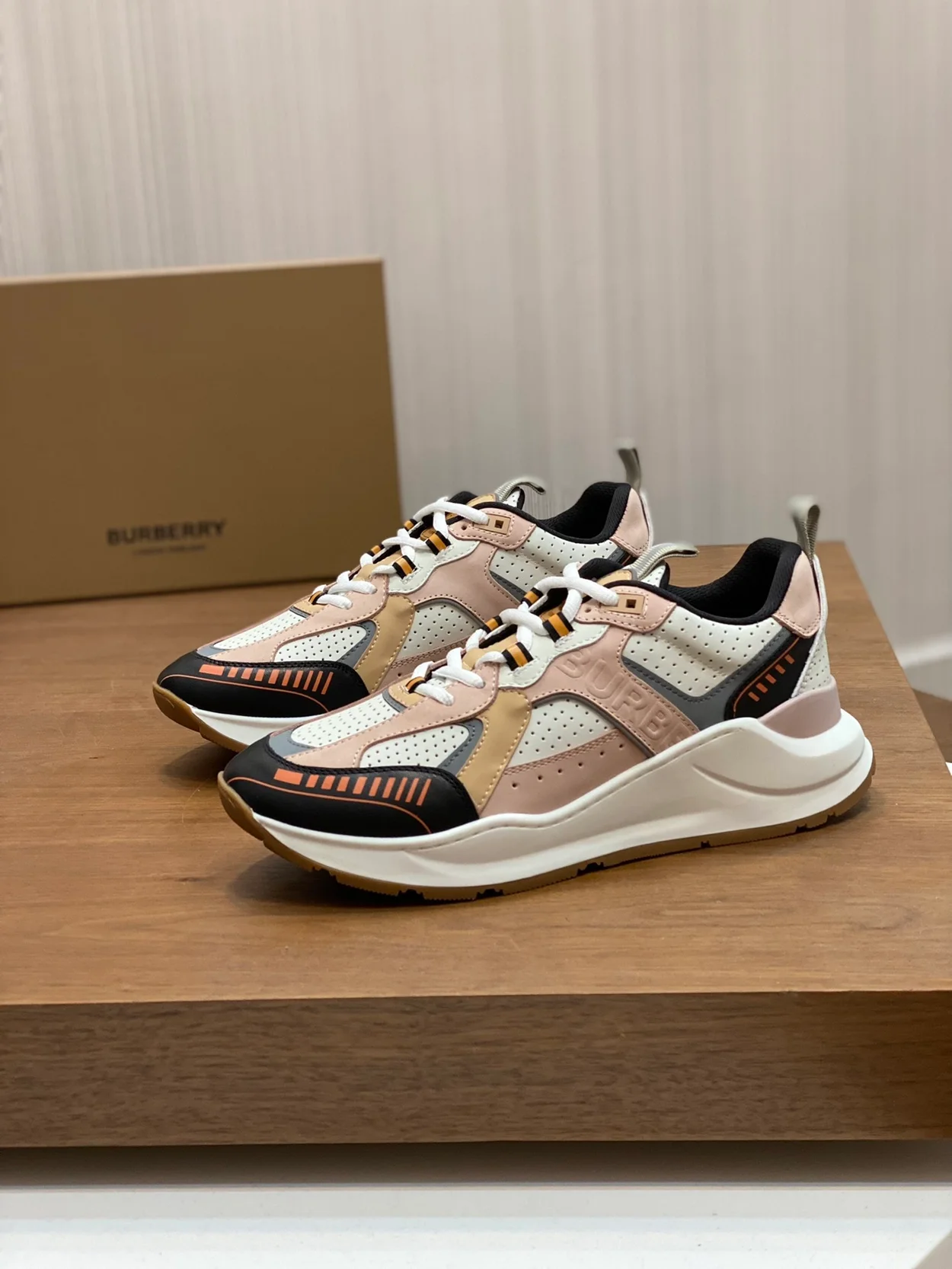 버버리 sean 로우 청키 스니커즈