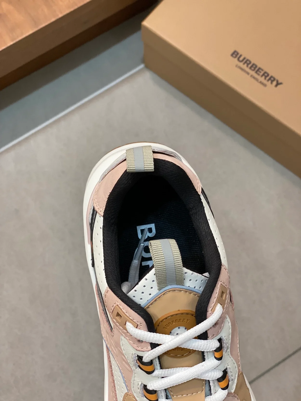 버버리 sean 로우 청키 스니커즈