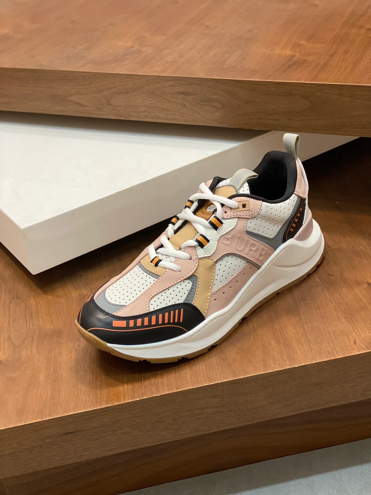 버버리 sean 로우 청키 스니커즈