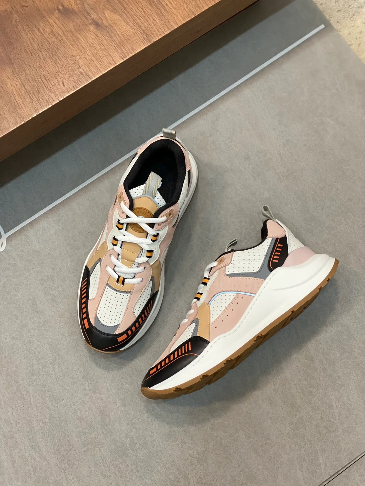 버버리 sean 로우 청키 스니커즈