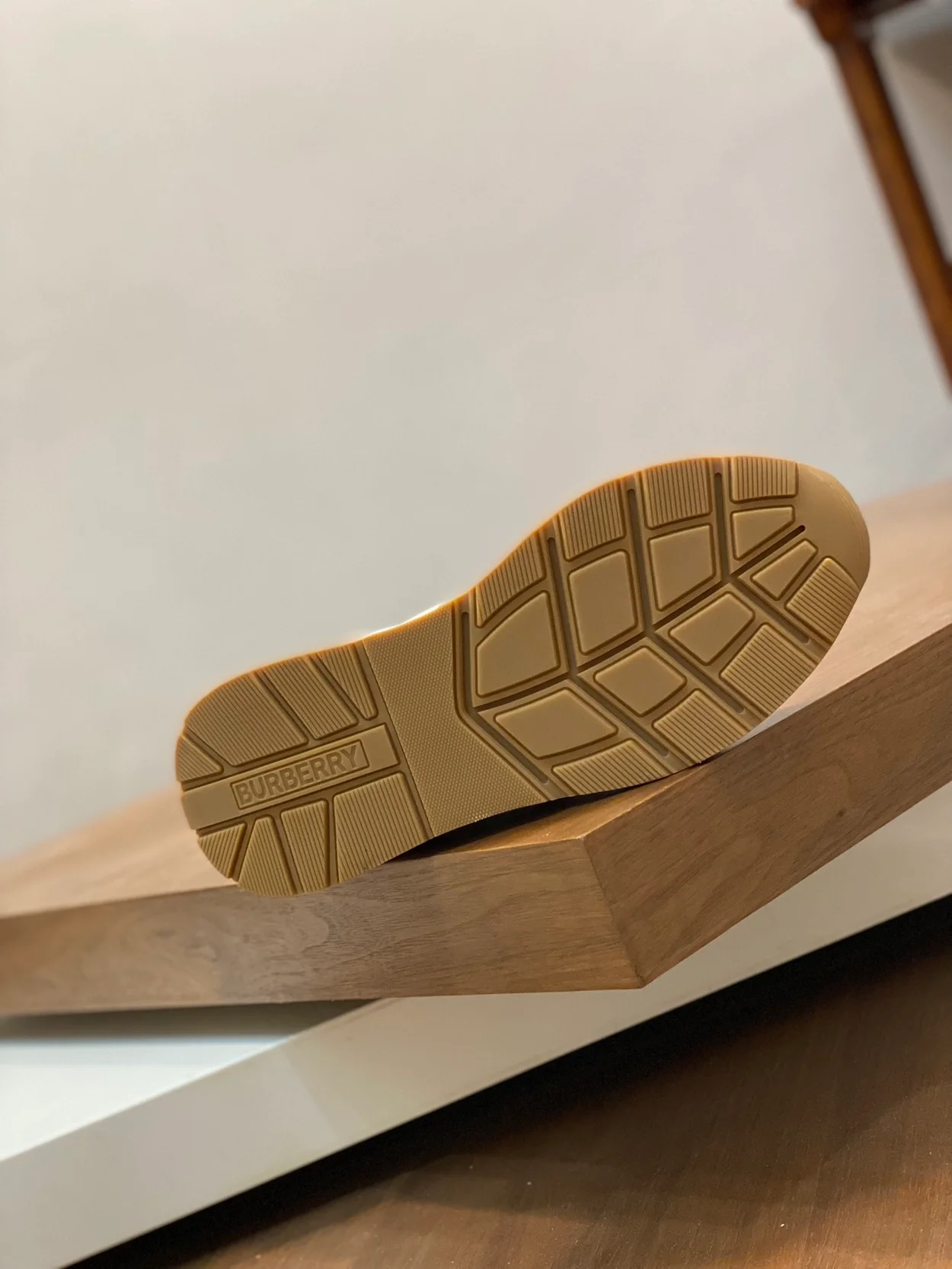 버버리 sean 로우 청키 스니커즈