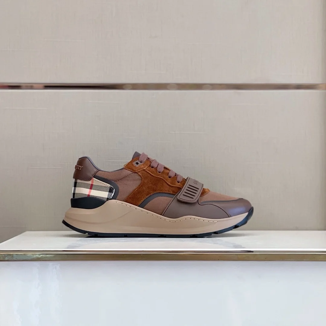 버버리 램지 브라운 스웨이드 스니커즈