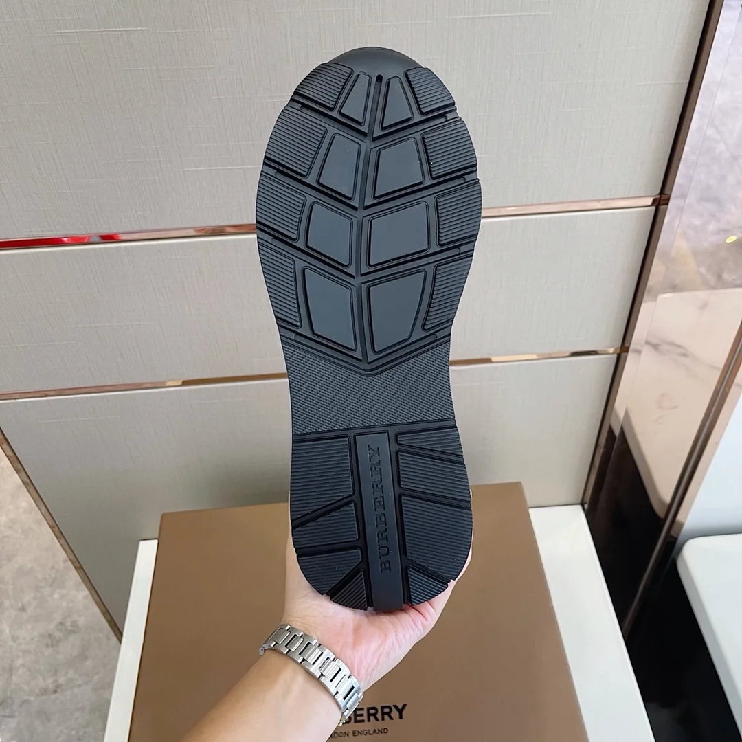 버버리 램지 브라운 스웨이드 스니커즈