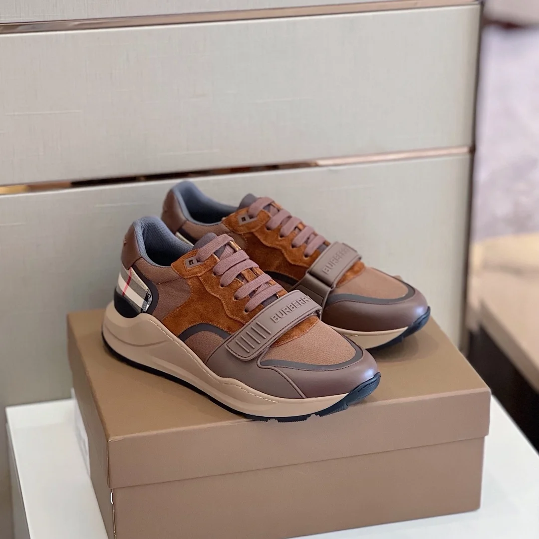 버버리 램지 브라운 스웨이드 스니커즈