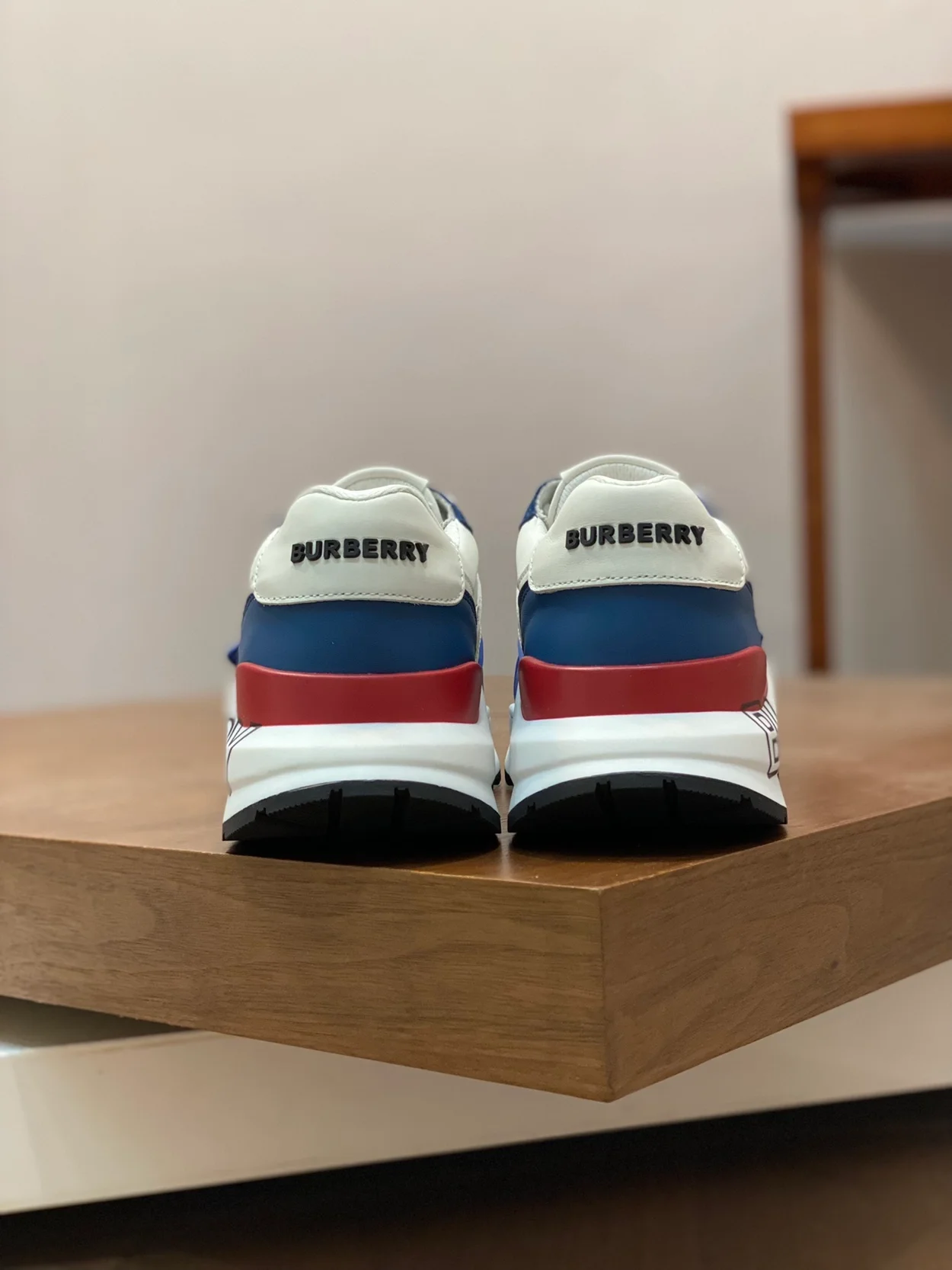 버버리 로우 프린트 레더 네이비 스니커즈