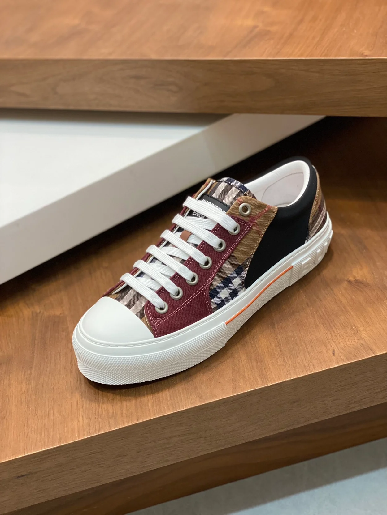 버버리 카이 체크 로우 스니커즈